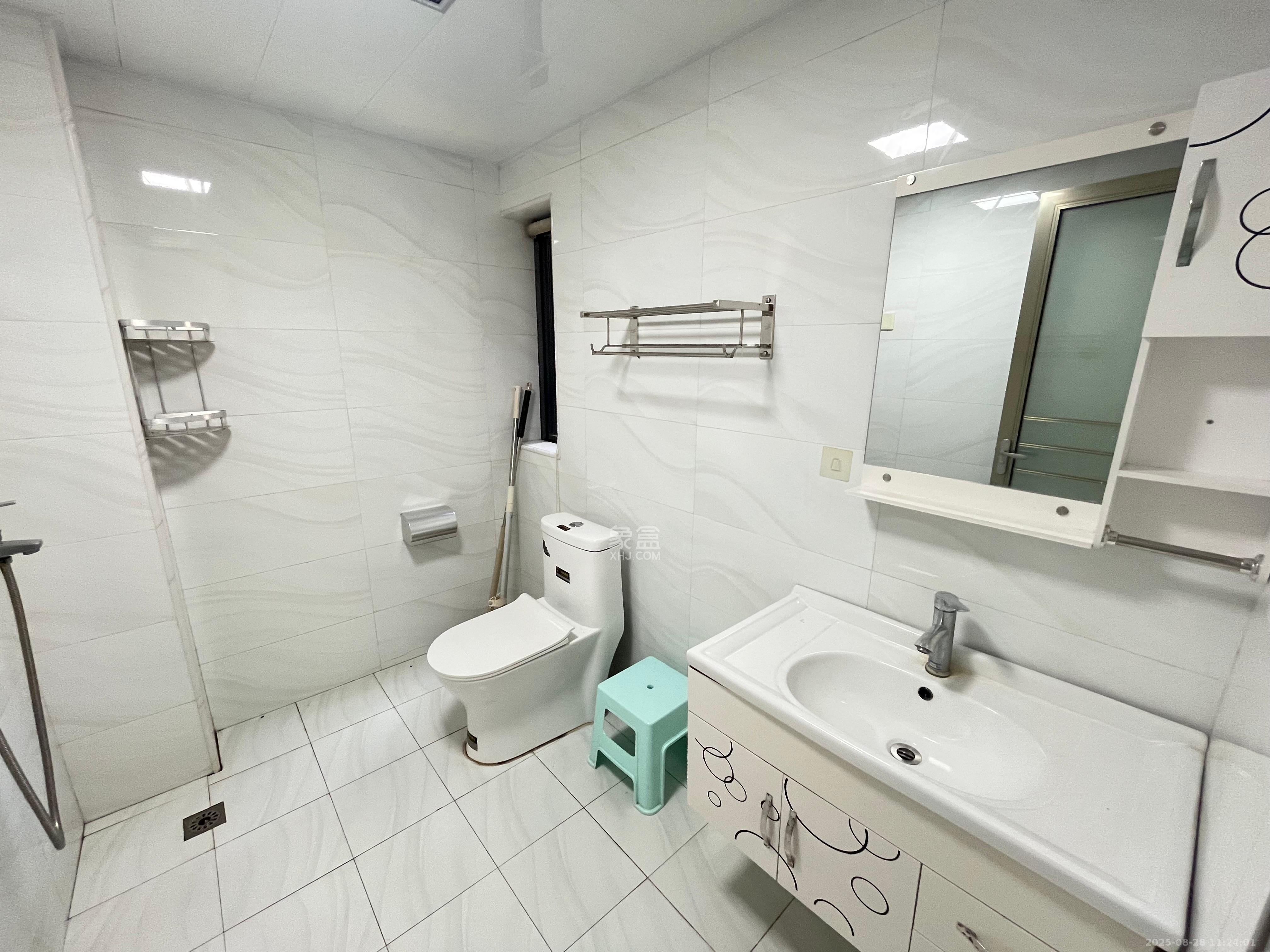 极目楚天  3室2厅2卫    2600.0元/月室内图