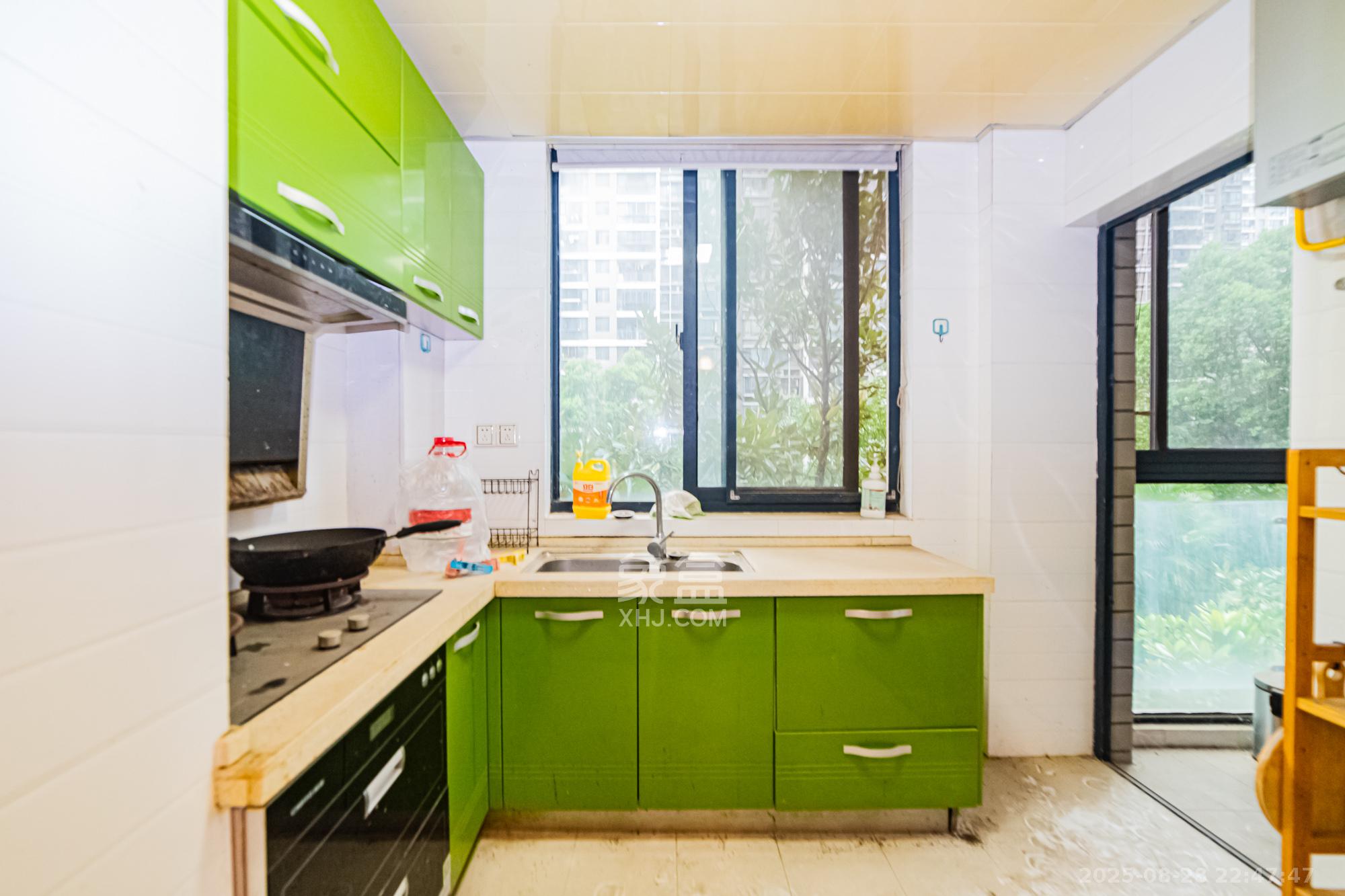 湘江世纪城鸿江苑  3室2厅2卫    99.0万厨房