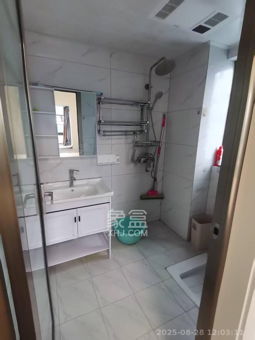 山语城三期  3室2厅2卫    2300.0元/月室内图