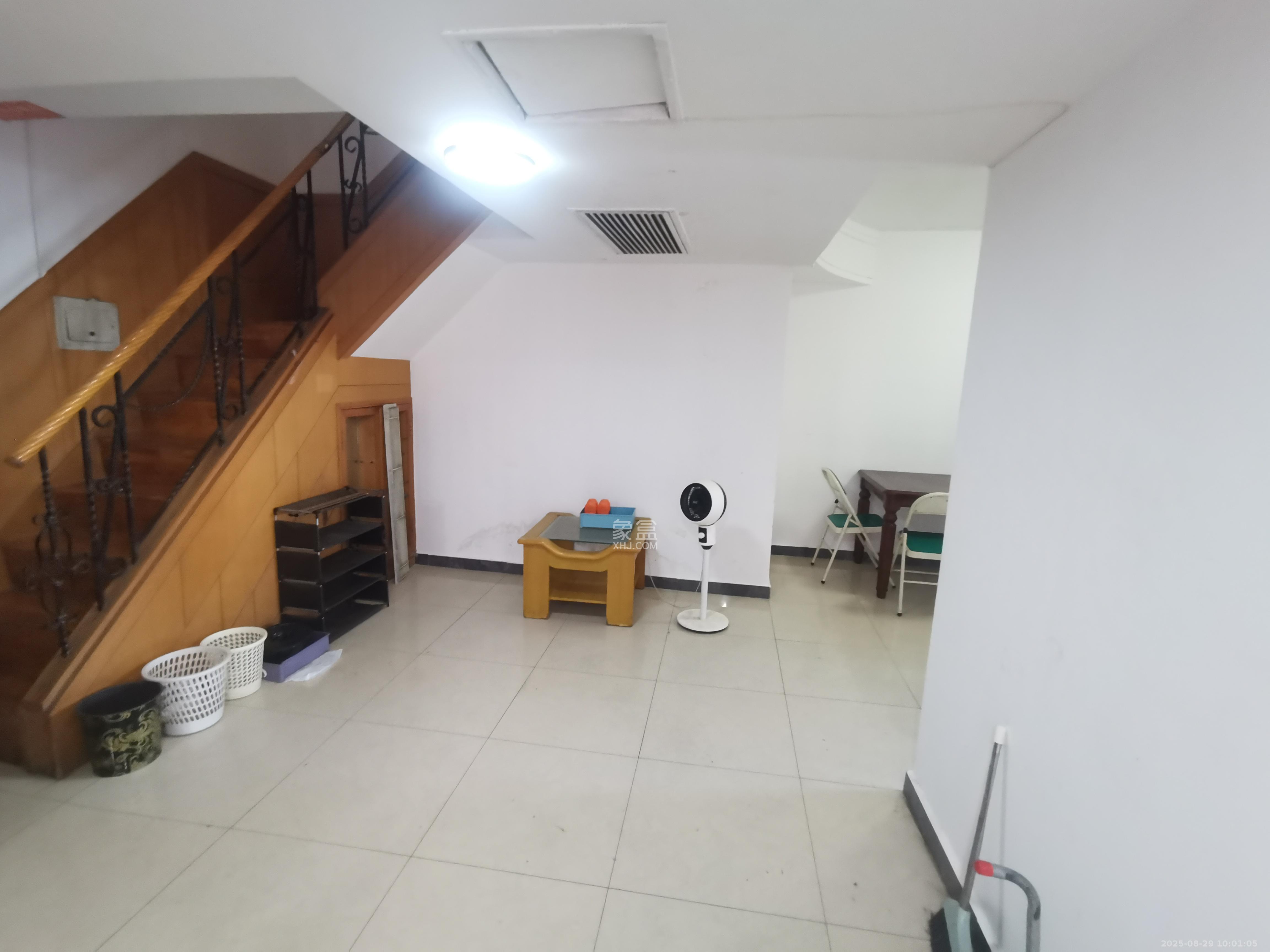 城市花园  5室1厅3卫    4000.0元/月 城市花园  5室1厅3卫    4000.0元/月室内图