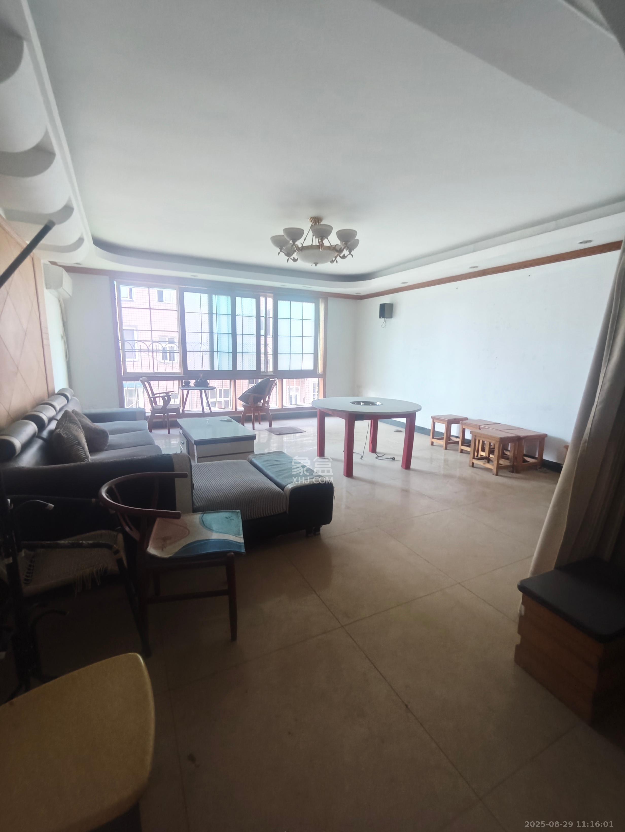 海华锦园 4室2厅1卫 2800.0元/月 海华锦园 4室2厅1卫 2800.0元/月室内图