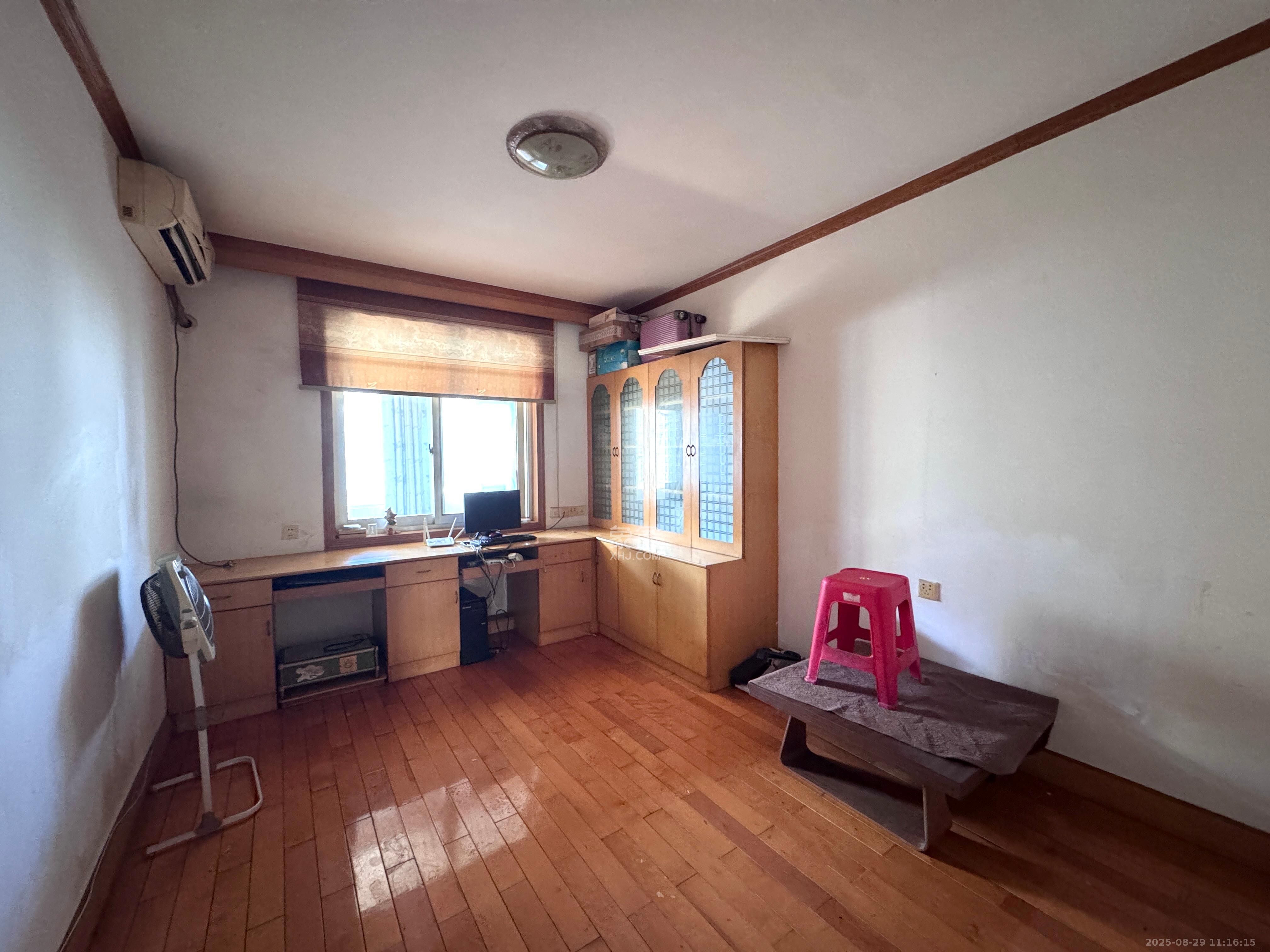 南苑花园  3室2厅1卫   1900.00元/月室内图