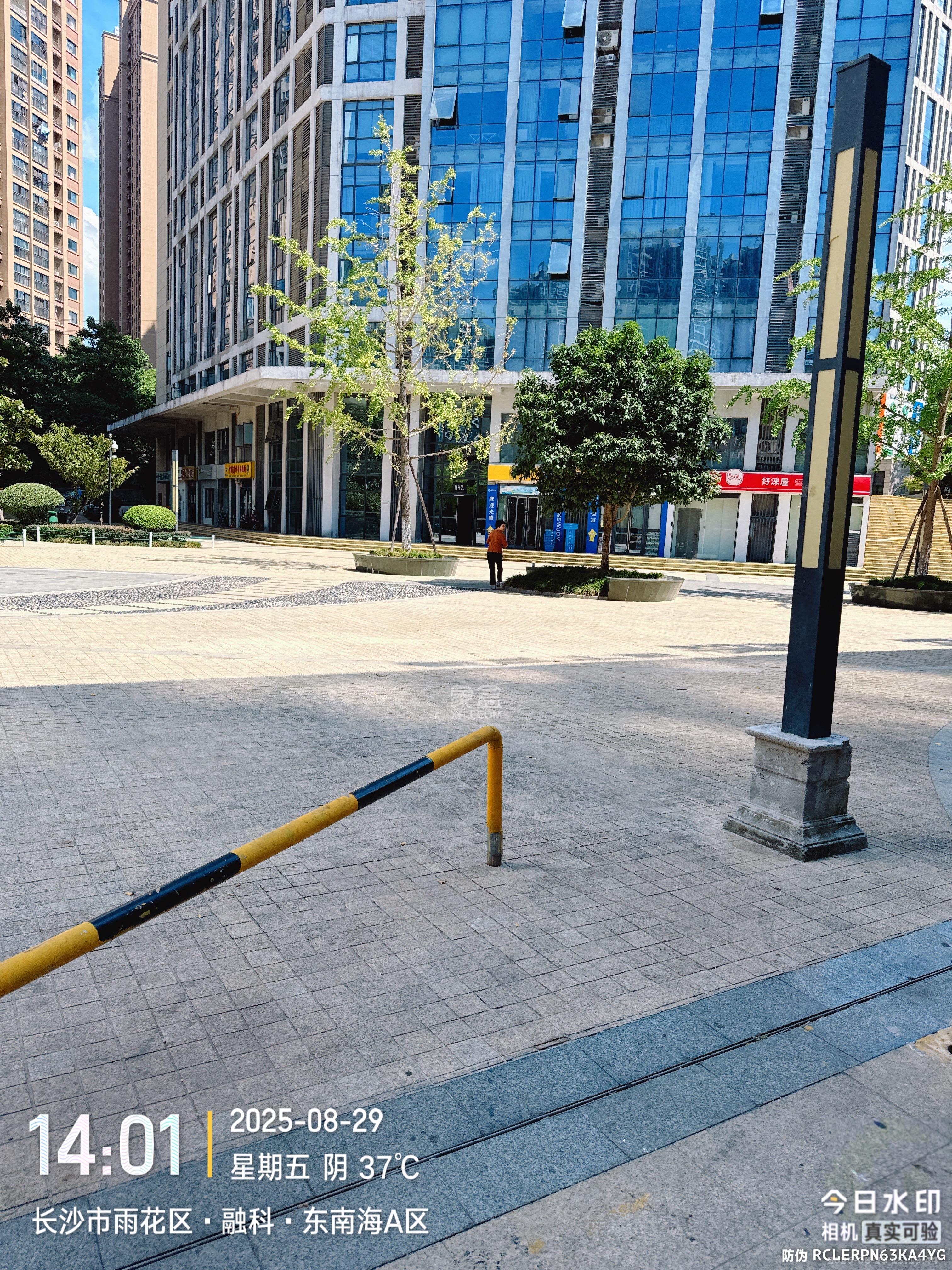 融科东南海  2室2厅1卫    1800.0元/月 融科东南海  2室2厅1卫    1800.0元/月室内图