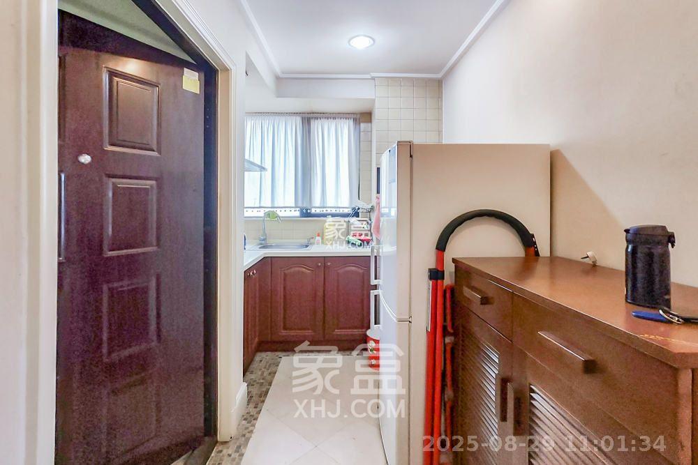 郡原广场  1室1厅1卫    1900.0元/月室内图