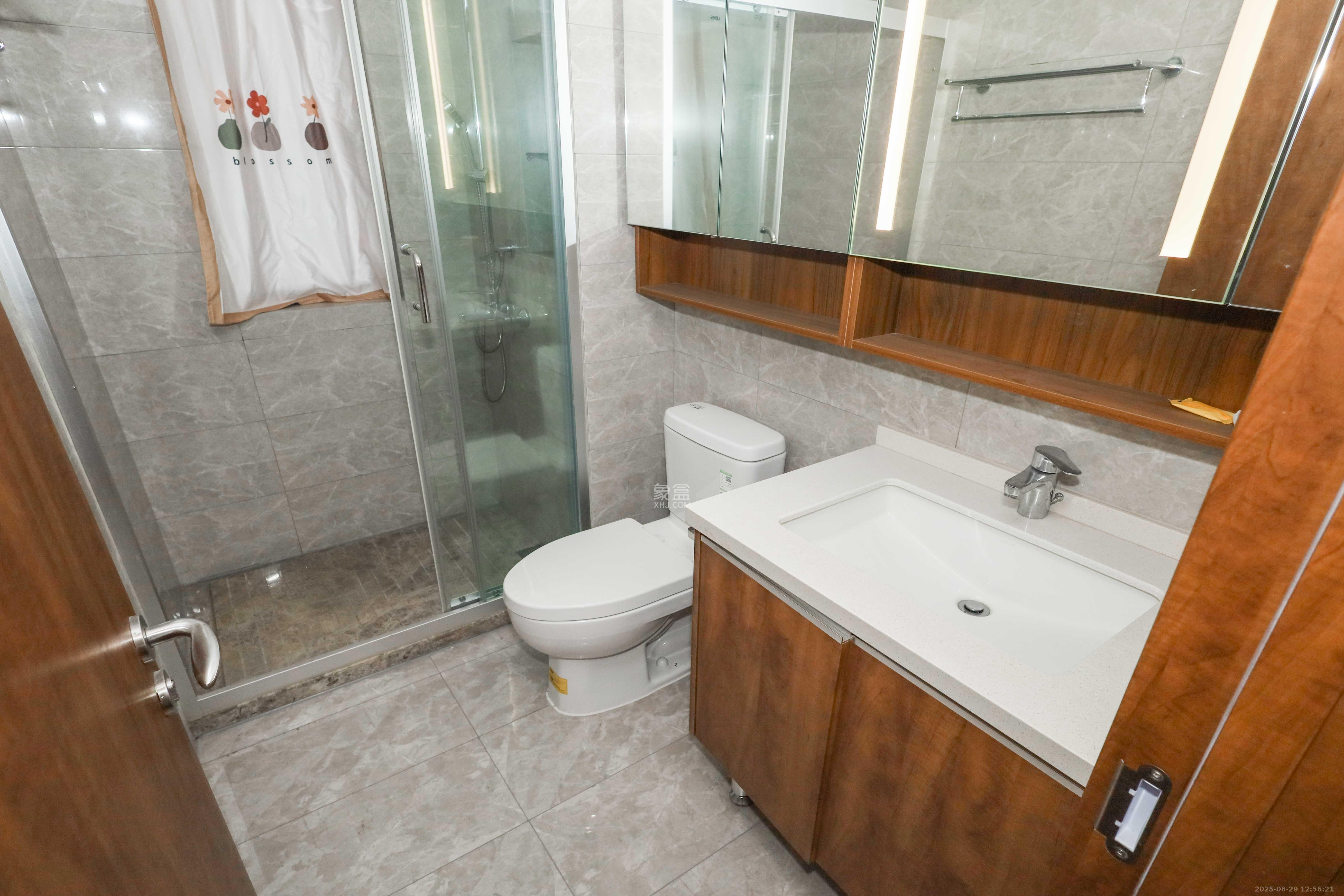 梅溪悦章  3室2厅2卫    145.0万卫生间