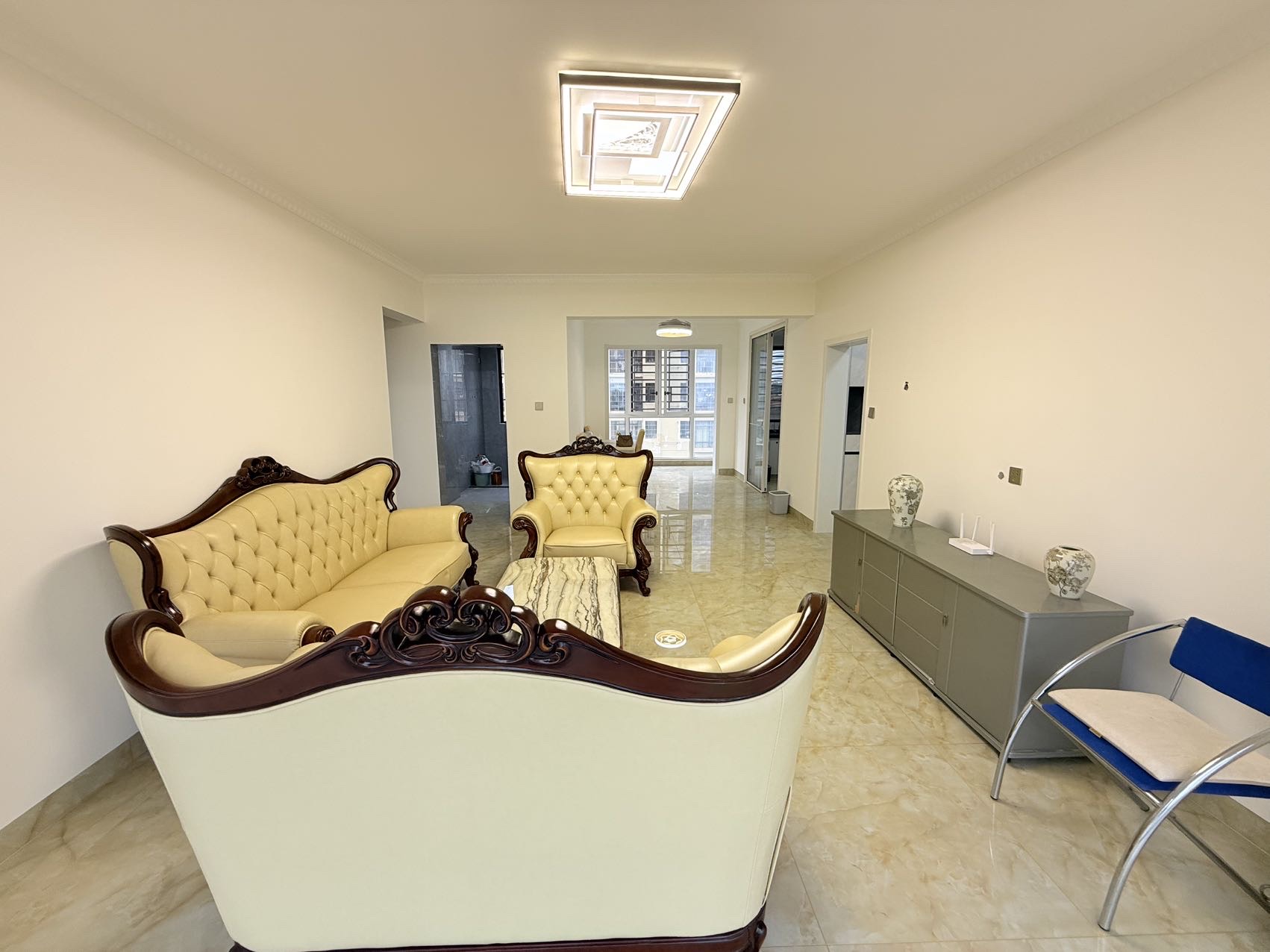 南国中心(琼山区椰航路) 3室2厅2卫 2700.0元/月 南国中心(琼山区椰航路) 3室2厅2卫 2700.0元/月室内图