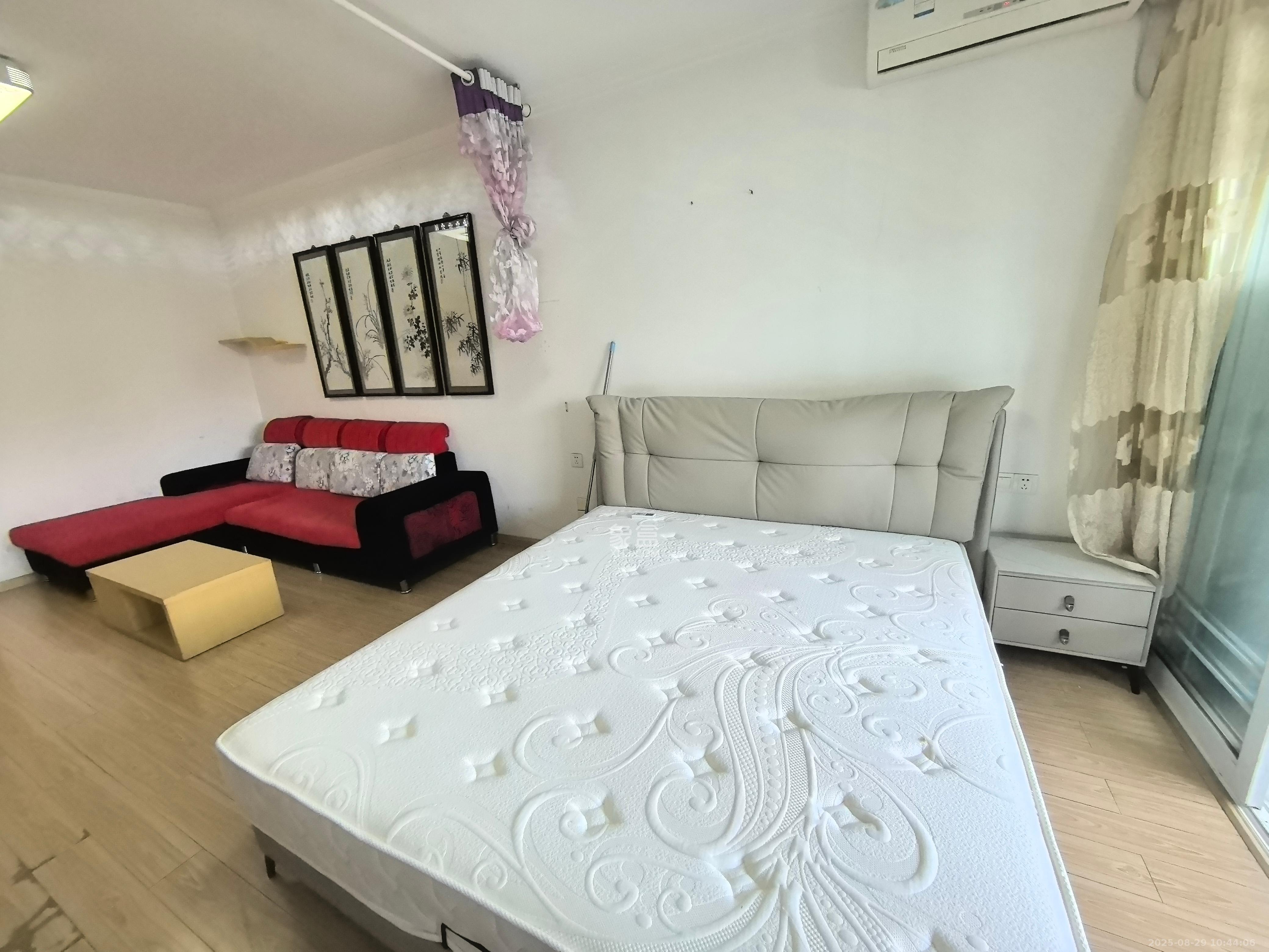 伍家岭生活广场 1室1厅1卫 1600.0元/月 伍家岭生活广场 1室1厅1卫 1600.0元/月室内图