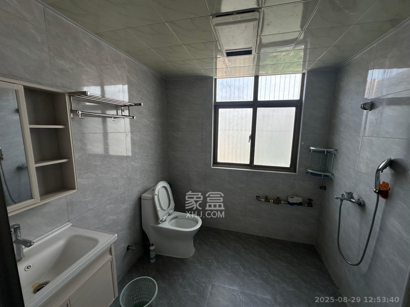 和顺苑(省公安厅单位房)  3室2厅2卫    2000.0元/月室内图