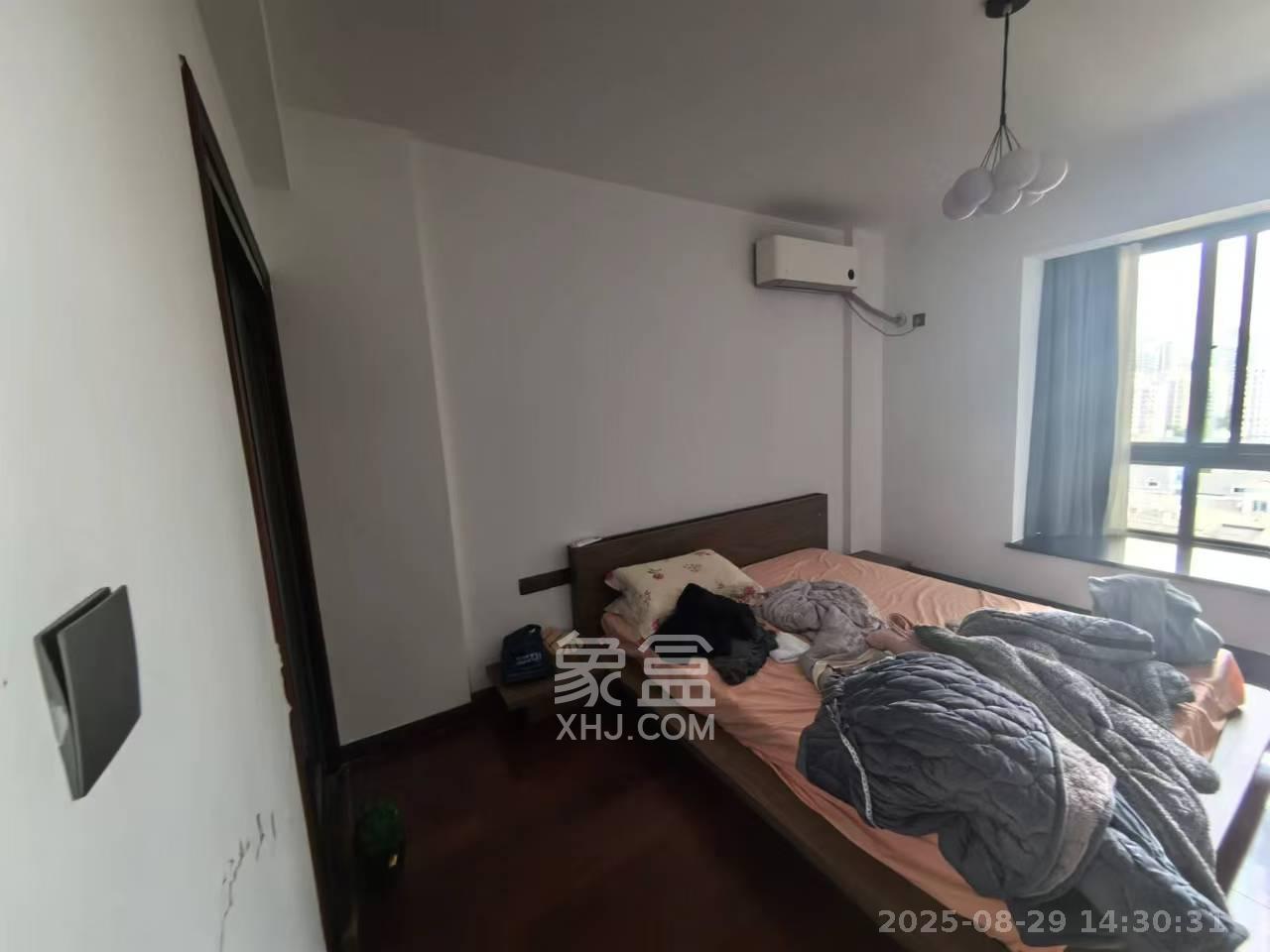 浏阳河畔家园  3室2厅2卫    3300.0元/月室内图