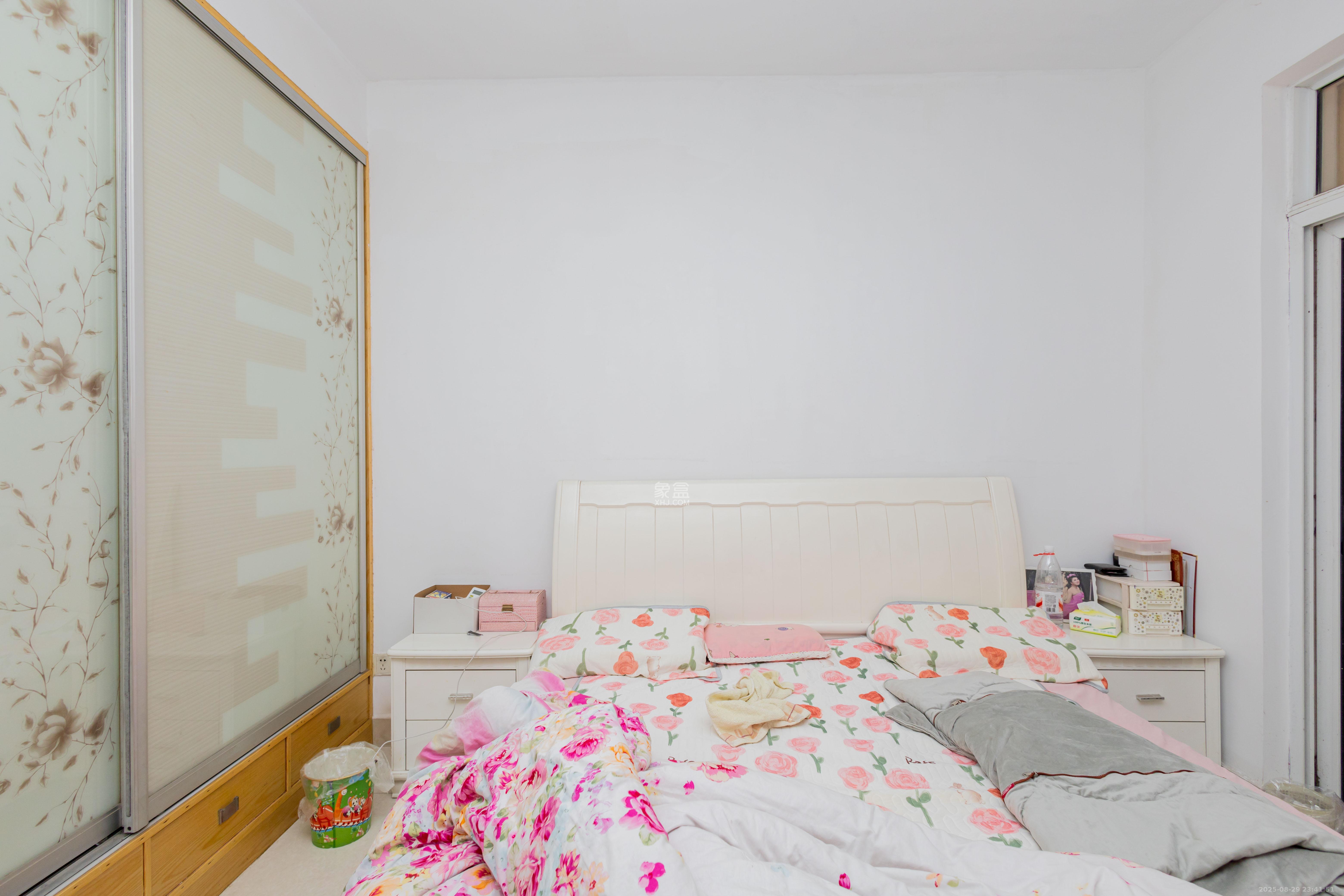 东业苹果社区 2室2厅1卫 42.8万 东业苹果社区 2室2厅1卫 42.8万卧室