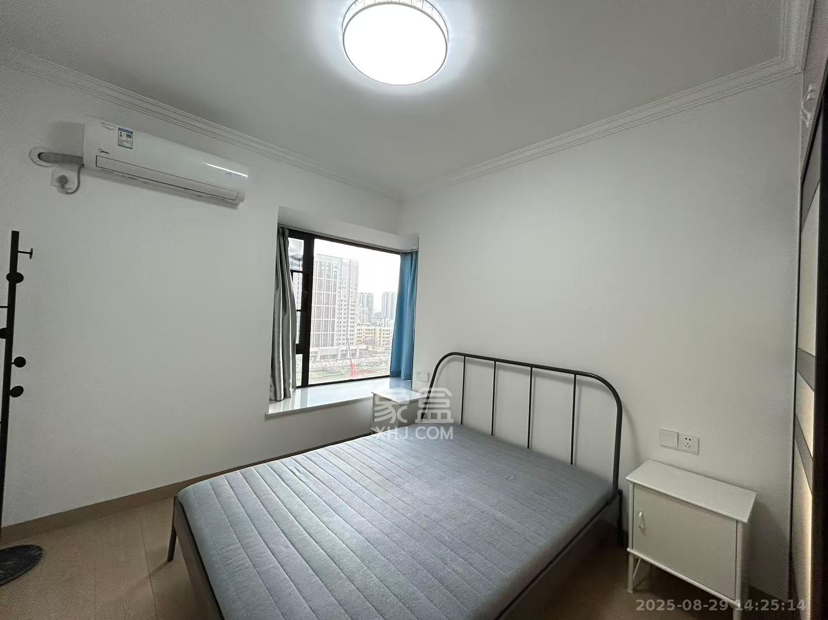 保利西海岸B区  2室1厅1卫    3500.0元/月 保利西海岸B区  2室1厅1卫    3500.0元/月室内图