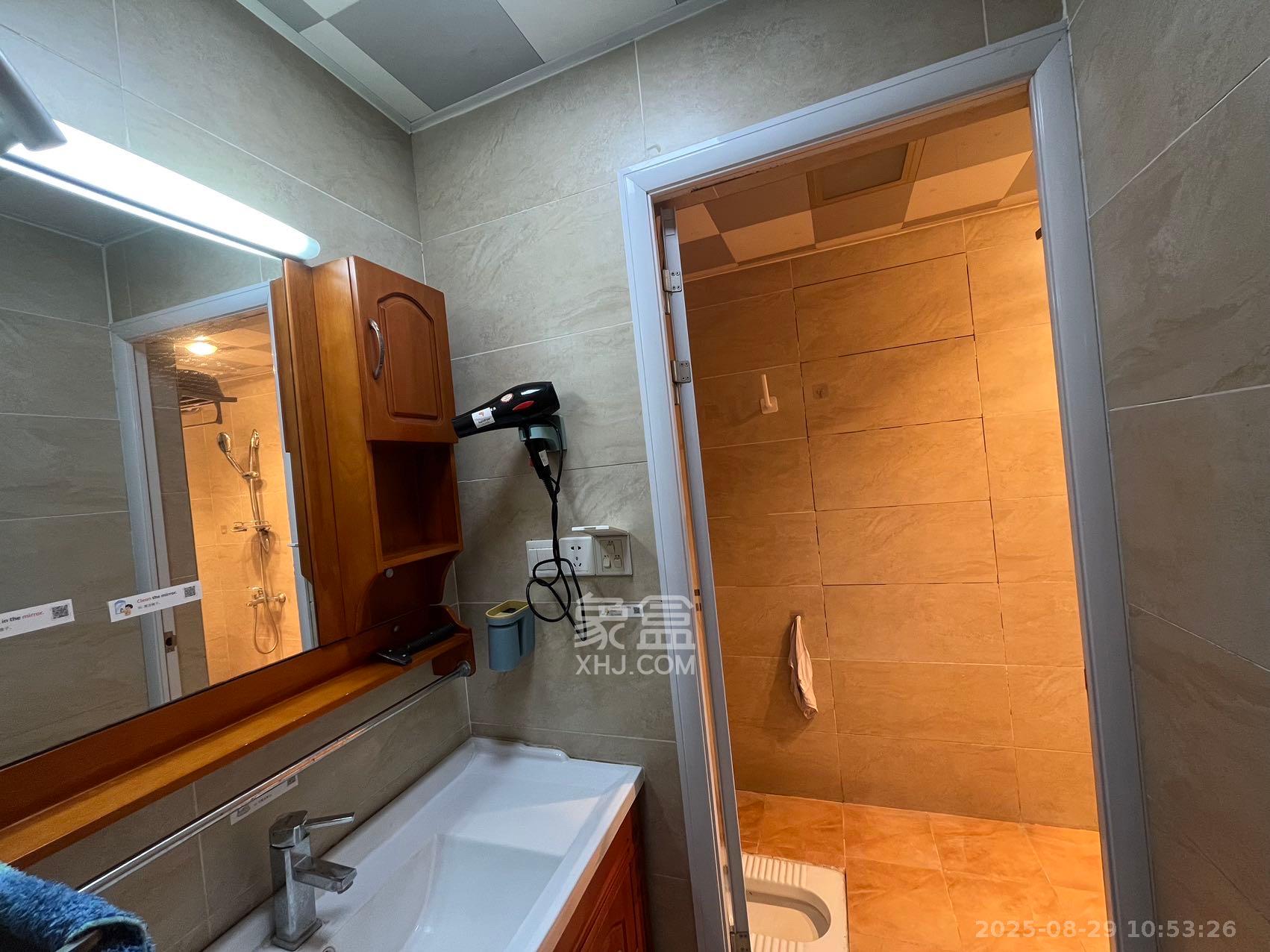 康斯丹郡(融程领秀佳园)  3室2厅1卫    2200.0元/月 康斯丹郡(融程领秀佳园)  3室2厅1卫    2200.0元/月室内图