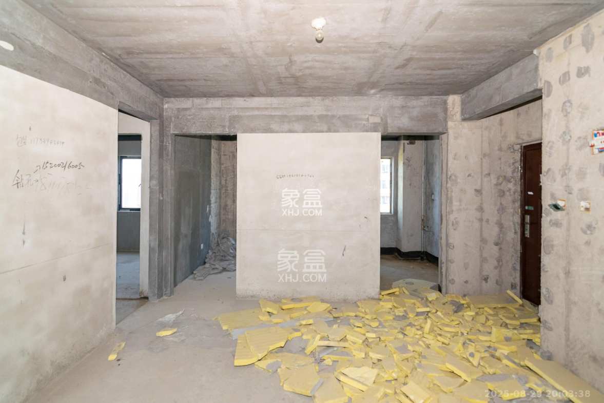 澳海月亮湾 3室2厅2卫 70.0万 澳海月亮湾 3室2厅2卫 70.0万客厅