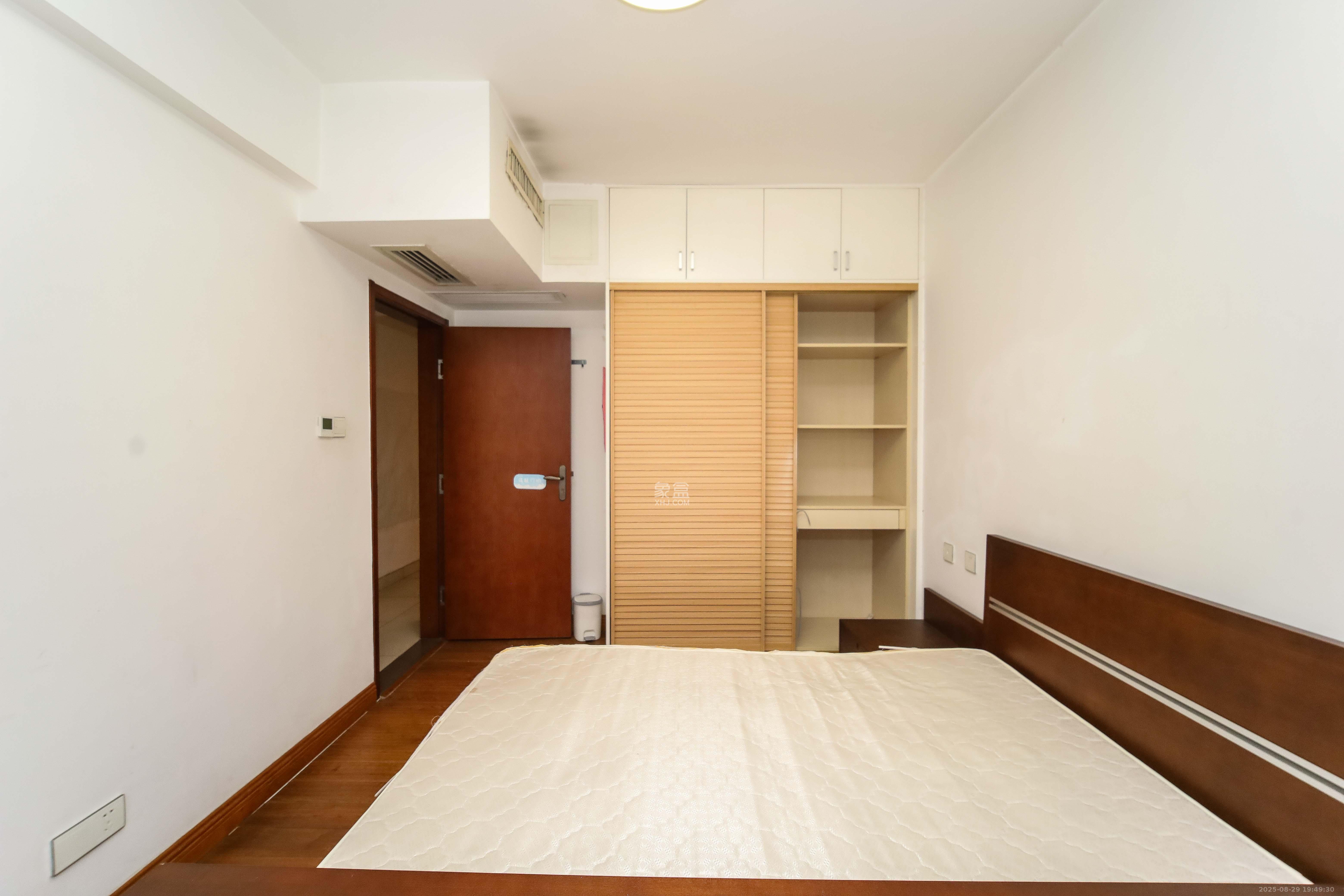 东来苑  4室2厅2卫    145.0万卧室