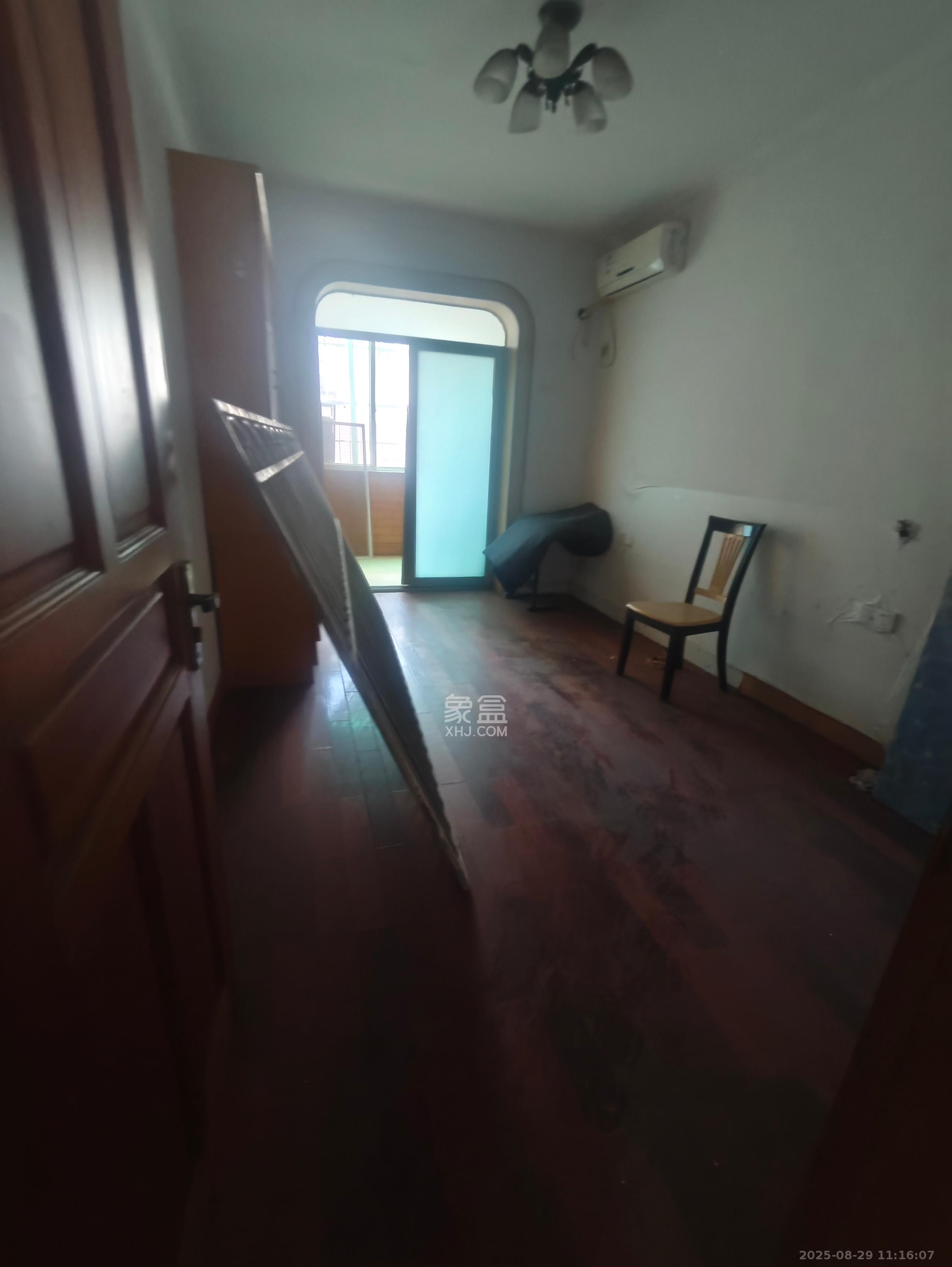 海华锦园 4室2厅1卫 2800.0元/月 海华锦园 4室2厅1卫 2800.0元/月室内图