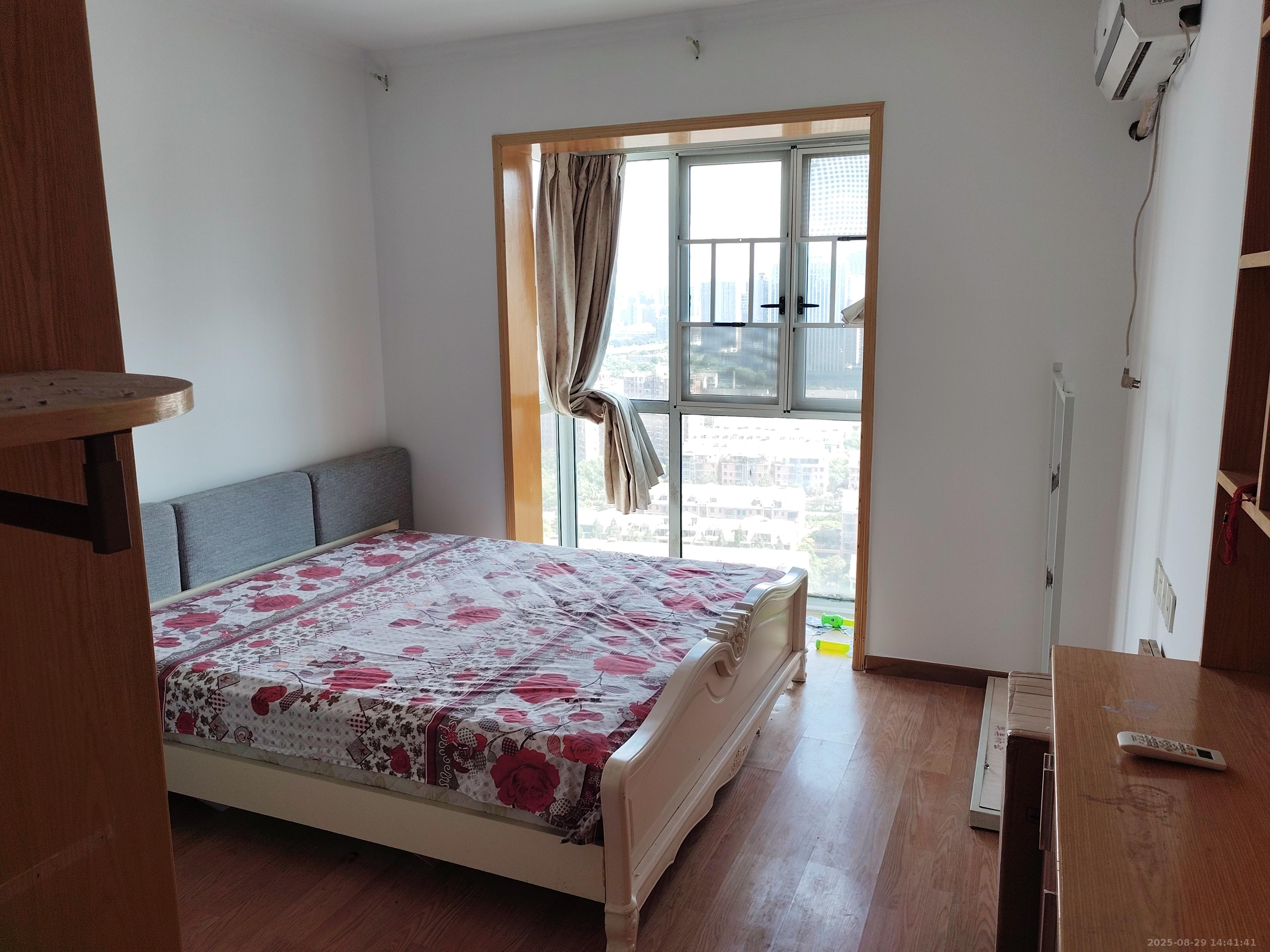 都市馨园  2室2厅1卫    2000.0元/月 都市馨园  2室2厅1卫    2000.0元/月室内图