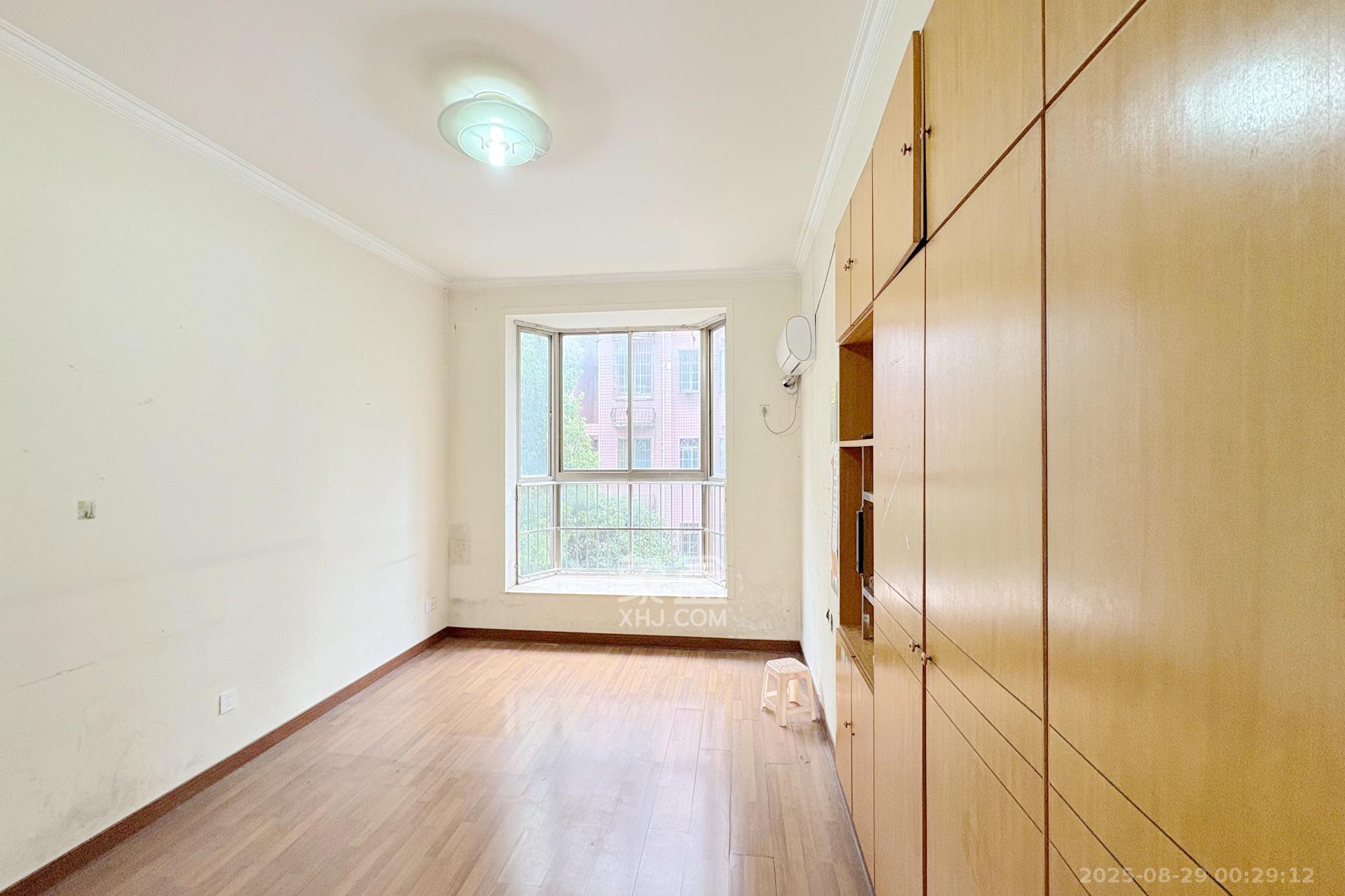 泰时新雅园  4室2厅2卫    108.0万卧室