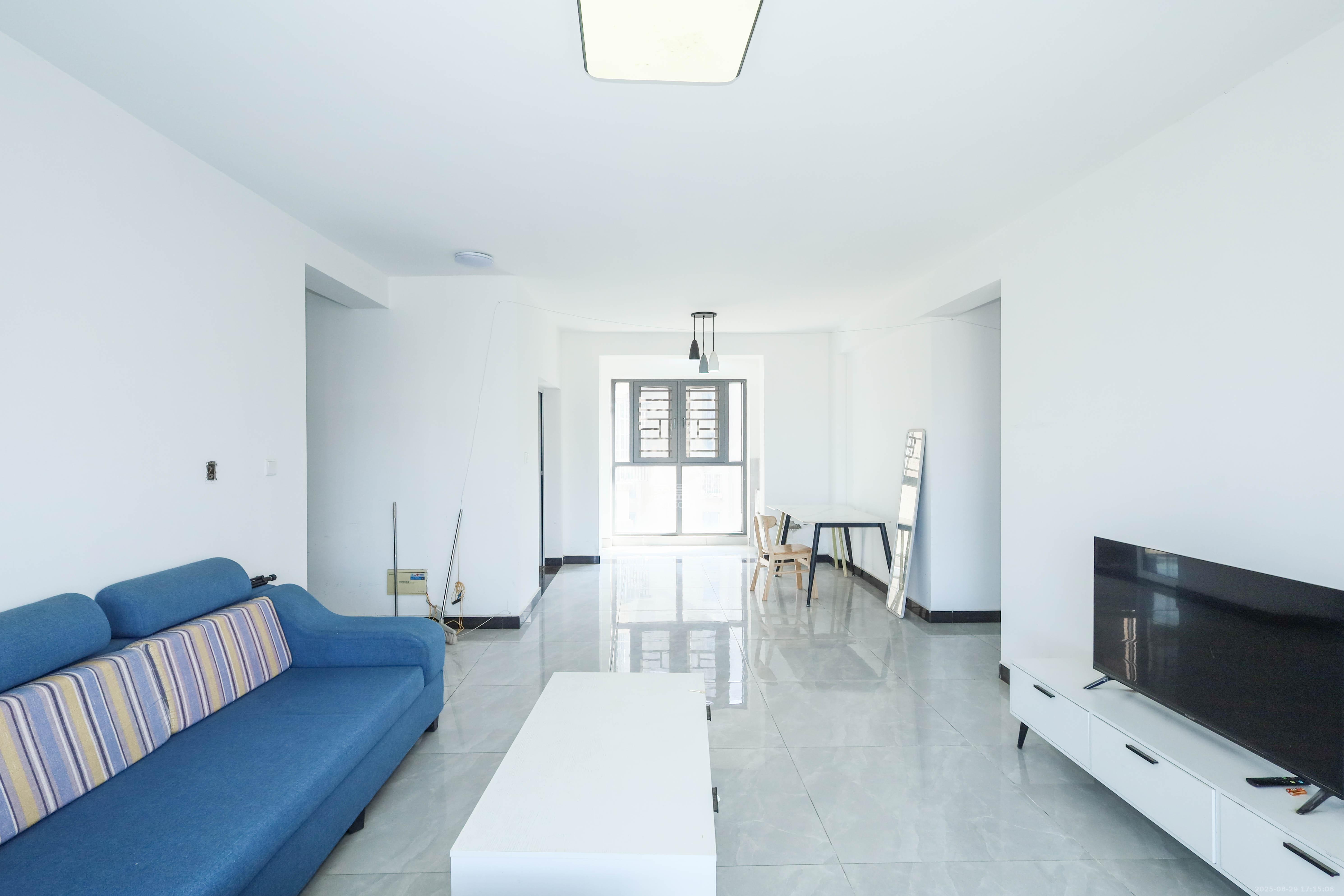 保利麓谷林语B区  3室2厅2卫    110.0万客厅