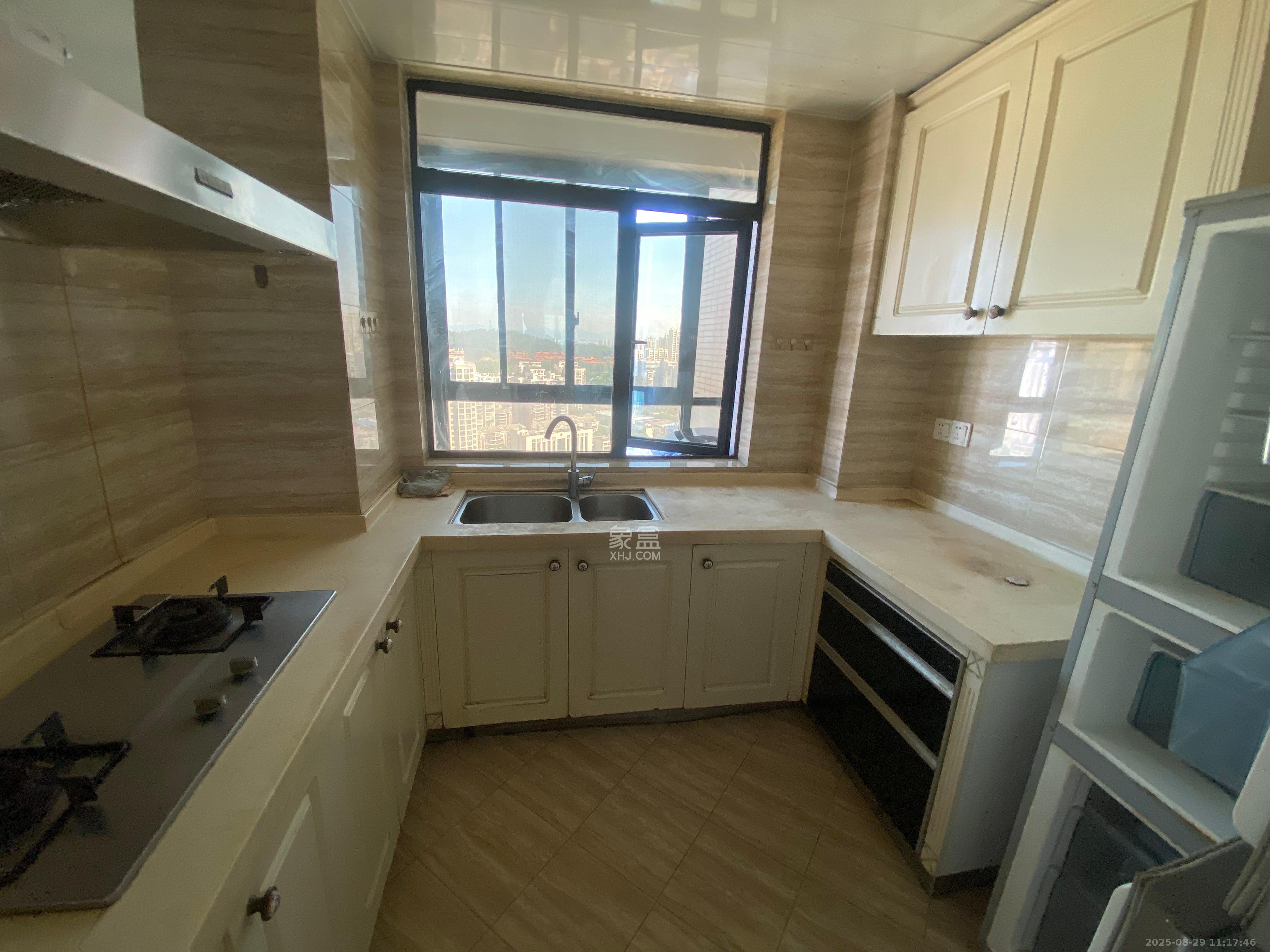 双湾国际(湘江御景花园) 3室2厅2卫 2000.0元/月 双湾国际(湘江御景花园) 3室2厅2卫 2000.0元/月室内图