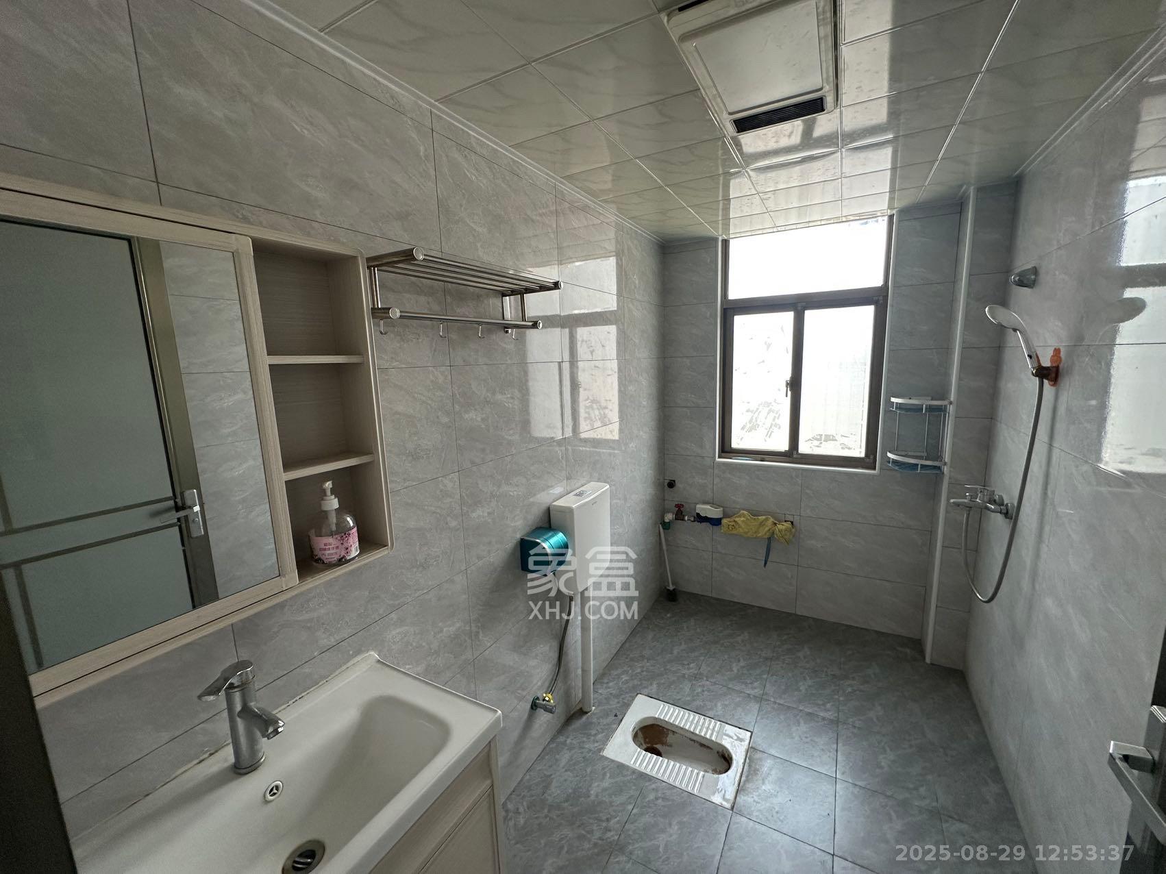 和顺苑(省公安厅单位房)  3室2厅2卫    2000.0元/月室内图