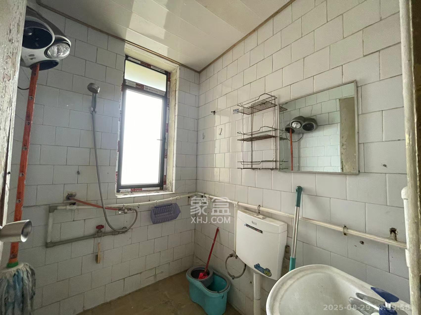 荷花园市直教师村(长沙市教育局直属教师二村)  3室1厅1卫    1850.0元/月 荷花园市直教师村(长沙市教育局直属教师二村)  3室1厅1卫    1850.0元/月室内图