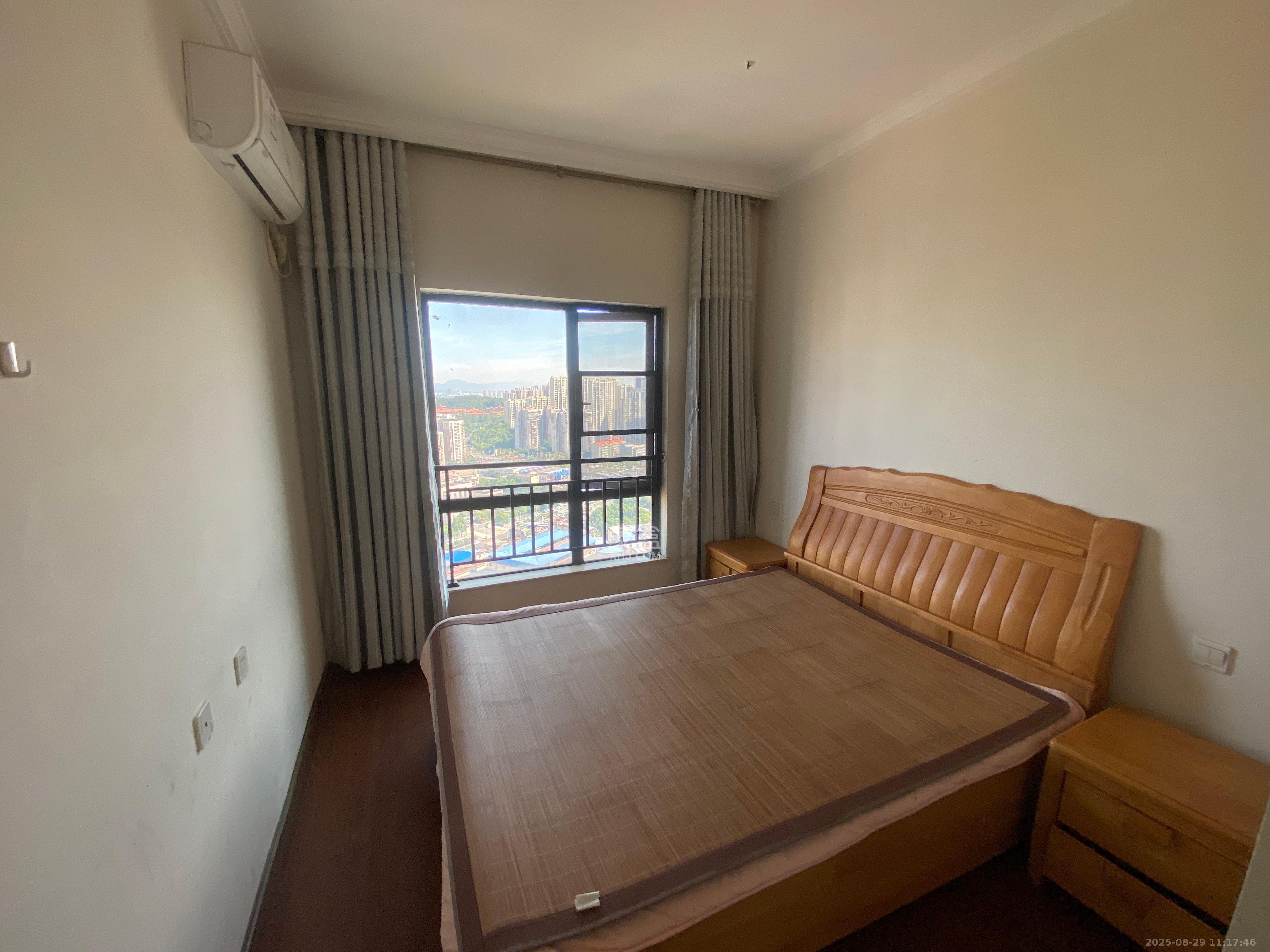 双湾国际(湘江御景花园) 3室2厅2卫 2000.0元/月 双湾国际(湘江御景花园) 3室2厅2卫 2000.0元/月室内图