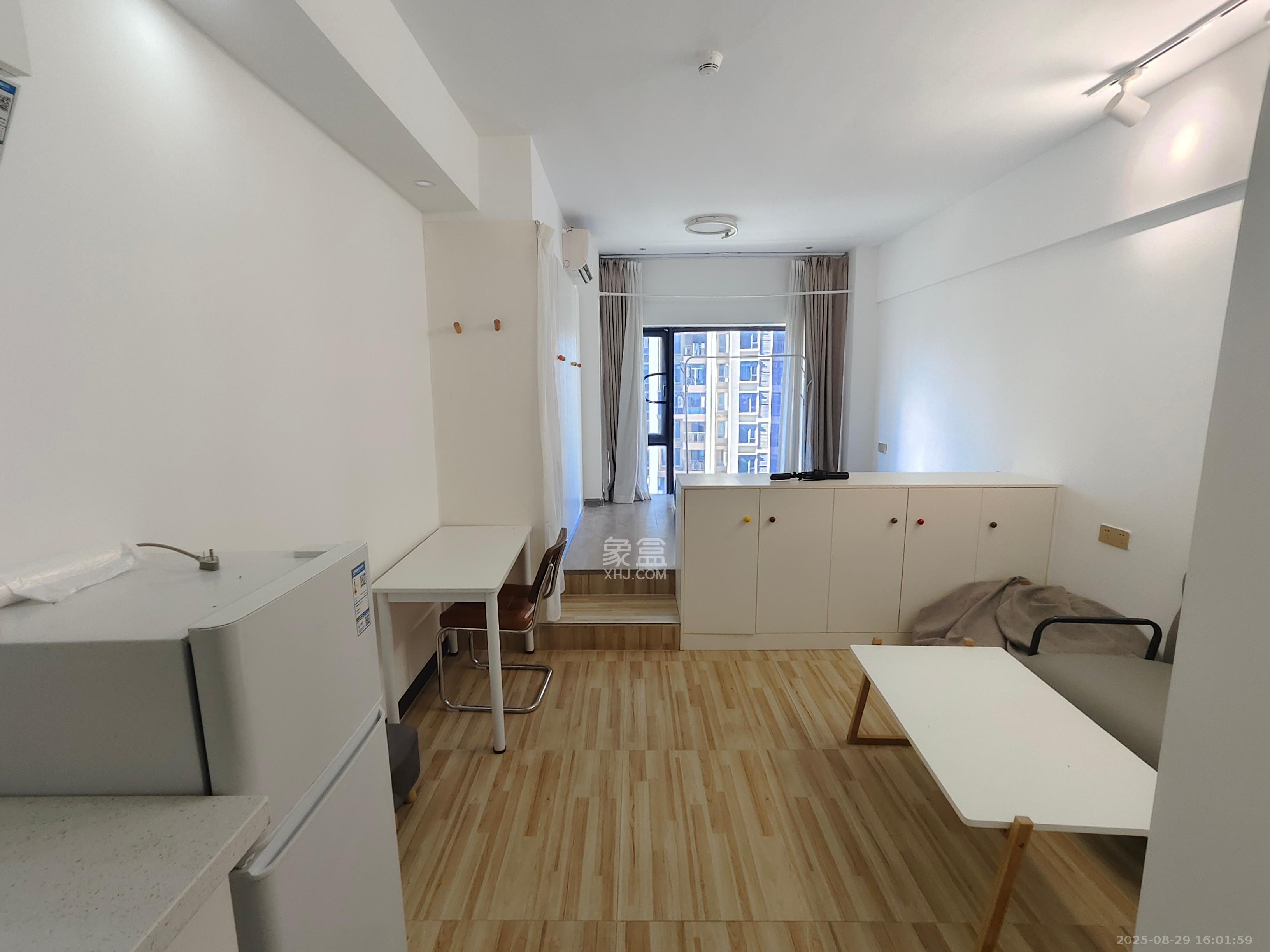 佳兆业云顶梅溪湖(佳兆业梅溪荟)  1室1厅1卫    1600.0元/月 佳兆业云顶梅溪湖(佳兆业梅溪荟)  1室1厅1卫    1600.0元/月