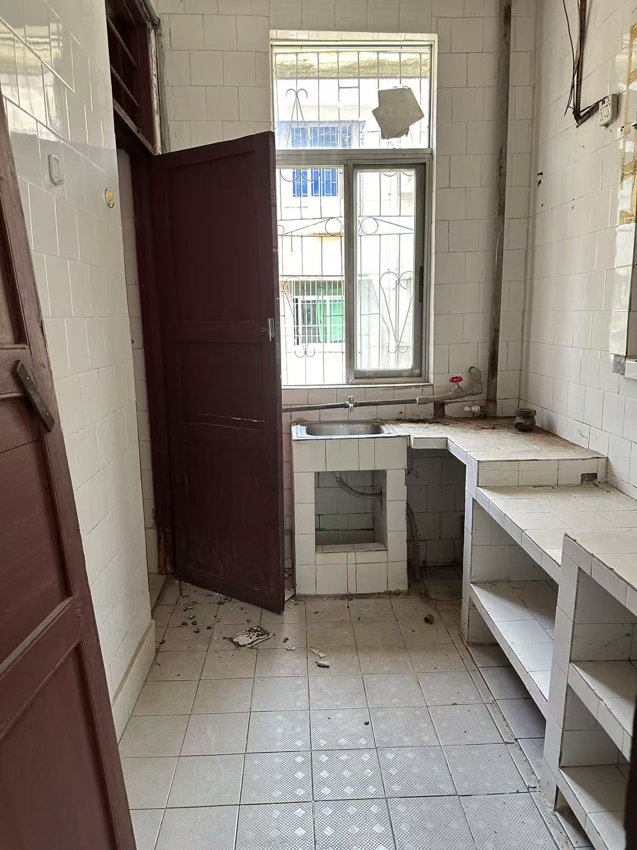 新疆设计院（华海路18号）  3室2厅1卫    70.0万客厅