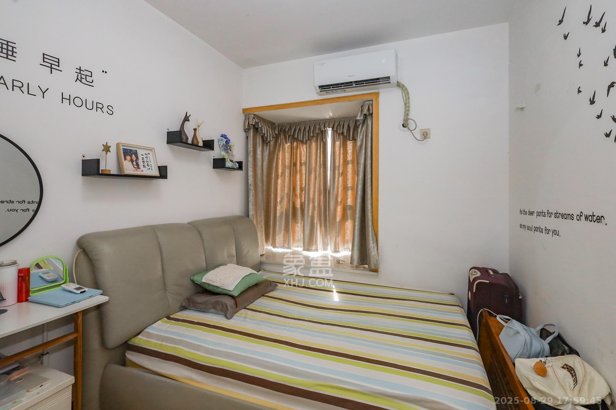 金麓西岸和苑  3室2厅1卫    71.8万 金麓西岸和苑  3室2厅1卫    71.8万卧室