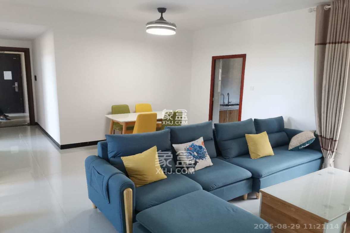 融创融公馆(融创臻苑) 4室2厅2卫 2300.0元/月 融创融公馆(融创臻苑) 4室2厅2卫 2300.0元/月室内图