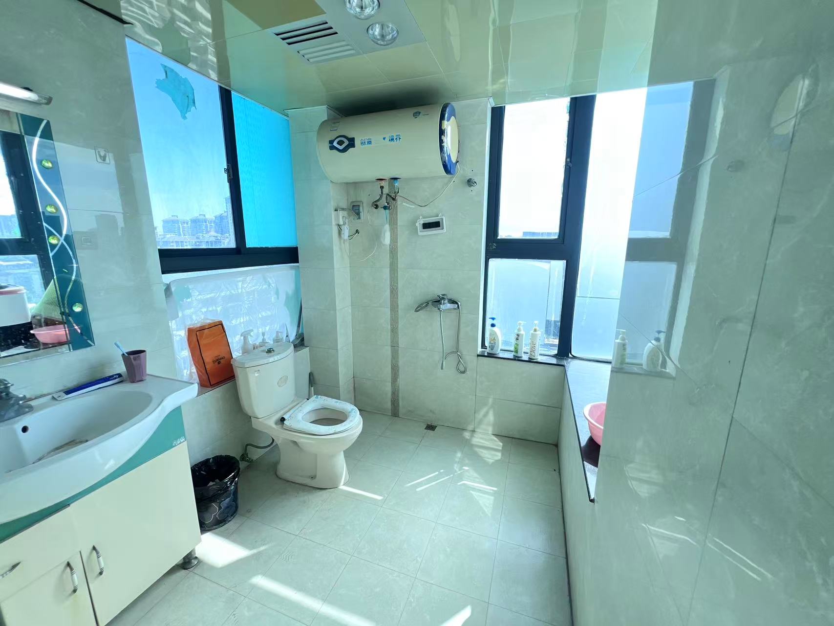 山水国际 4室2厅2卫 75.0万 山水国际 4室2厅2卫 75.0万室内图