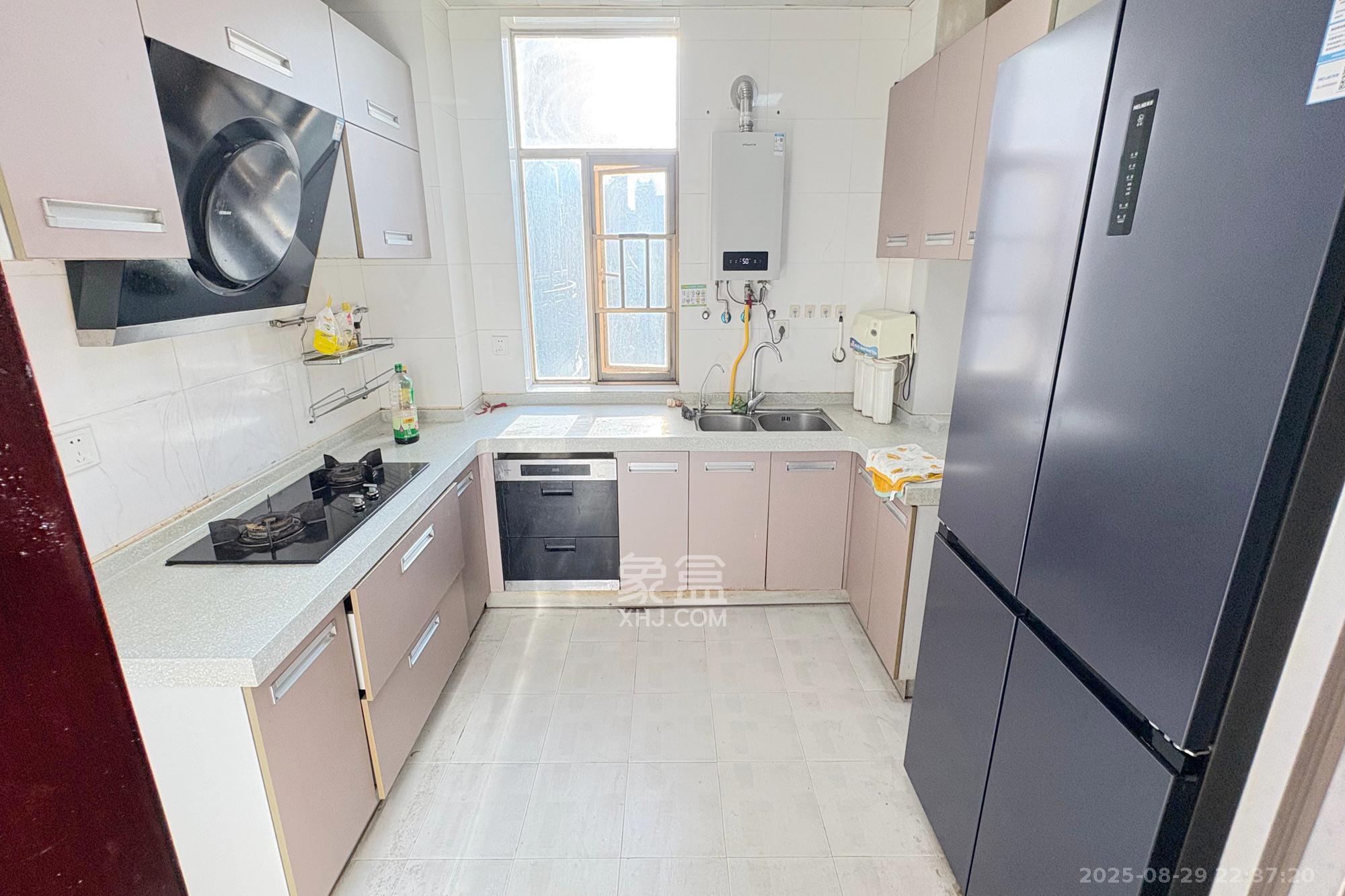 向阳门第  4室2厅2卫    225.0万 向阳门第  4室2厅2卫    225.0万厨房