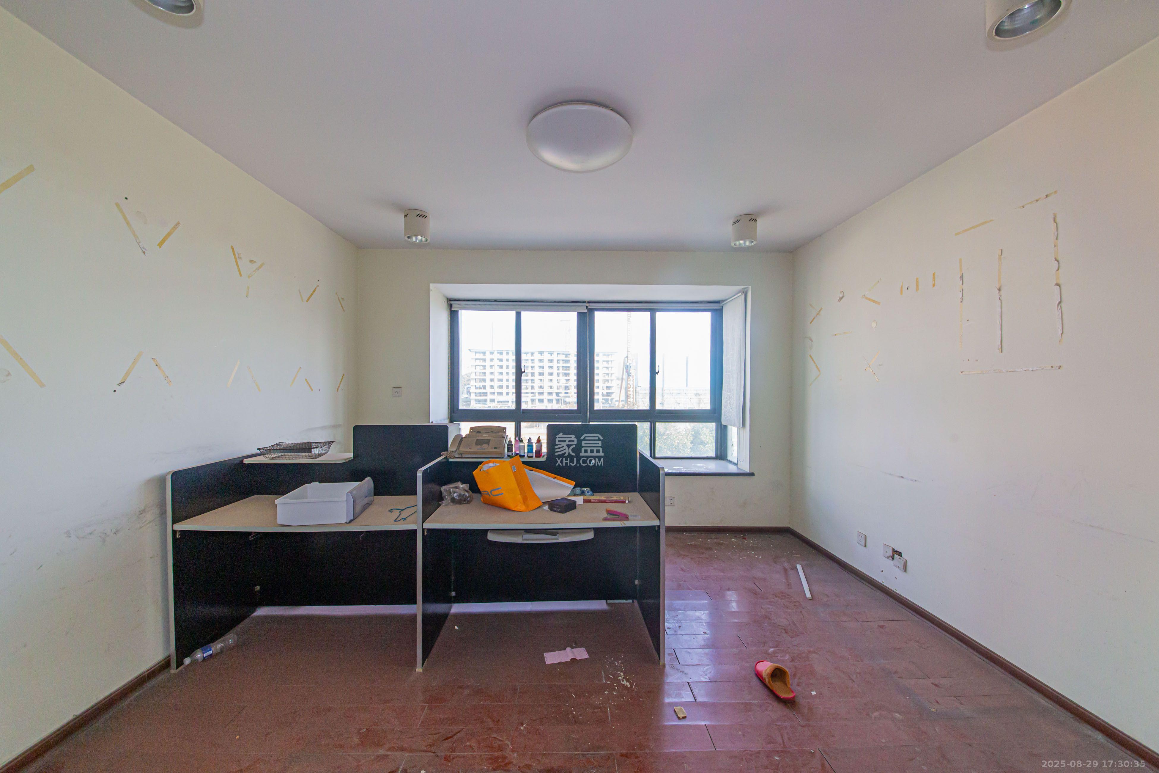 上庭苑  3室2厅2卫    1800.0元/月室内图