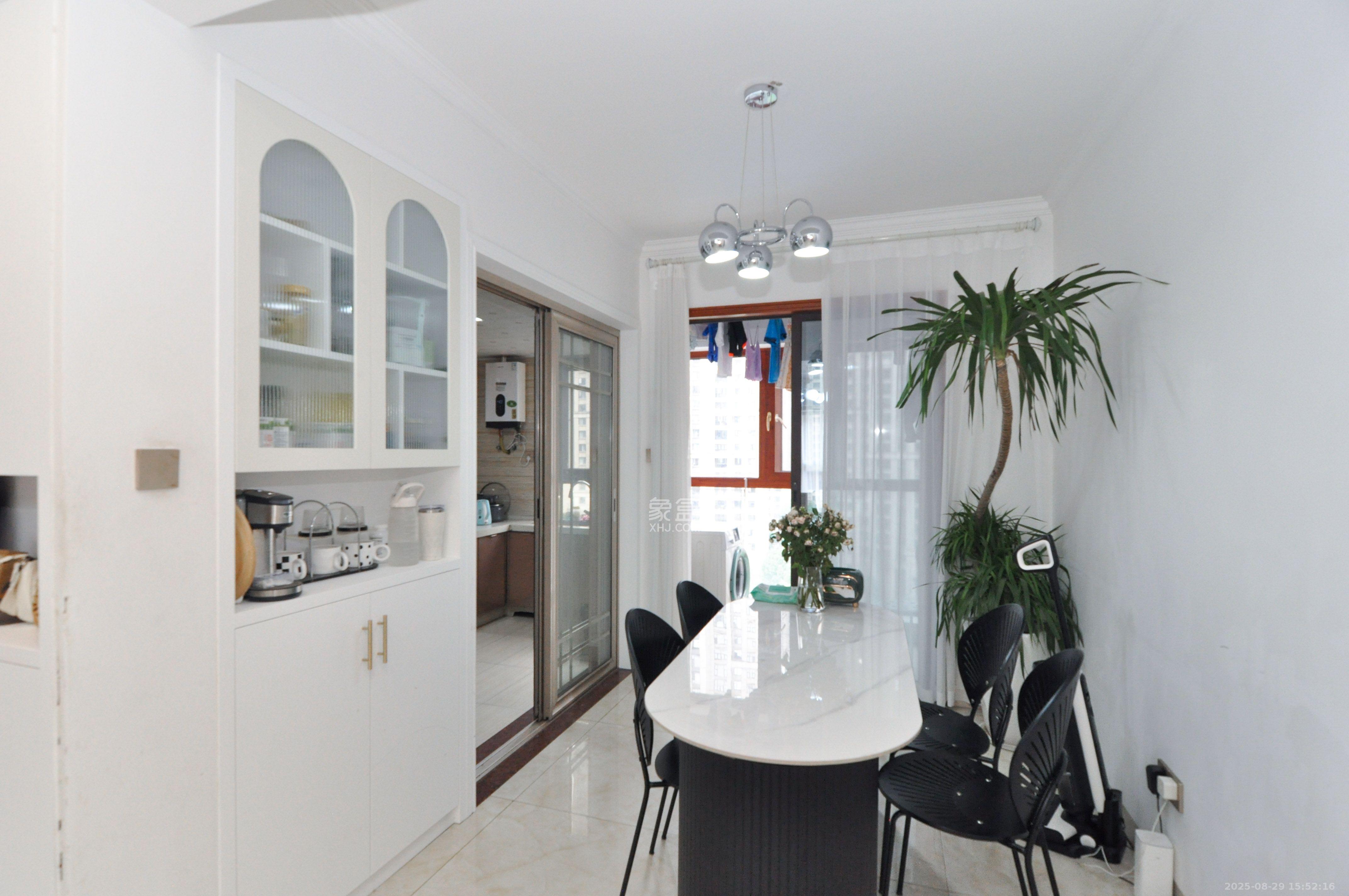 卓越浅水湾  4室2厅2卫    3400.0元/月 卓越浅水湾  4室2厅2卫    3400.0元/月室内图