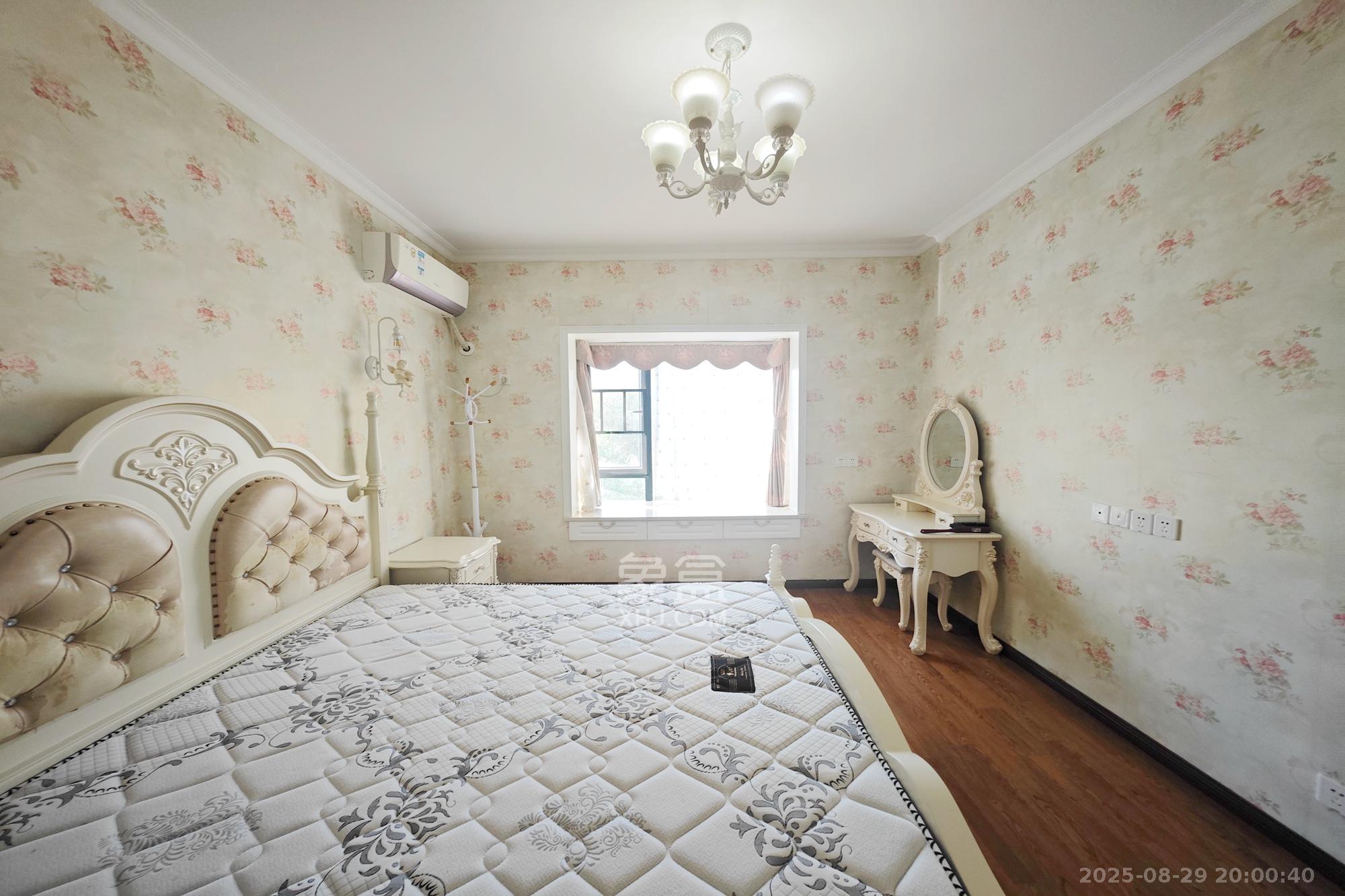 锦绣世纪  3室2厅1卫    96.8万 锦绣世纪  3室2厅1卫    96.8万卧室