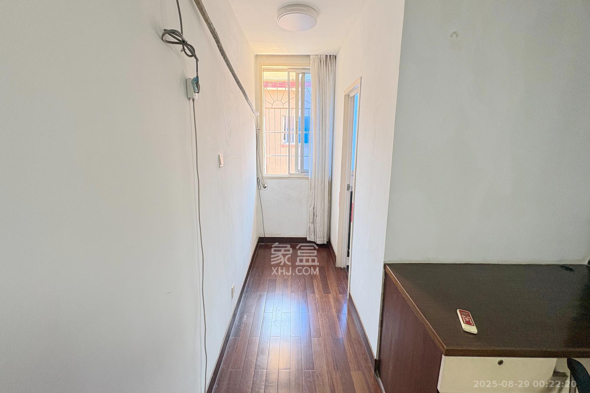 湖南省农业厅  3室2厅2卫    135.0万阳台