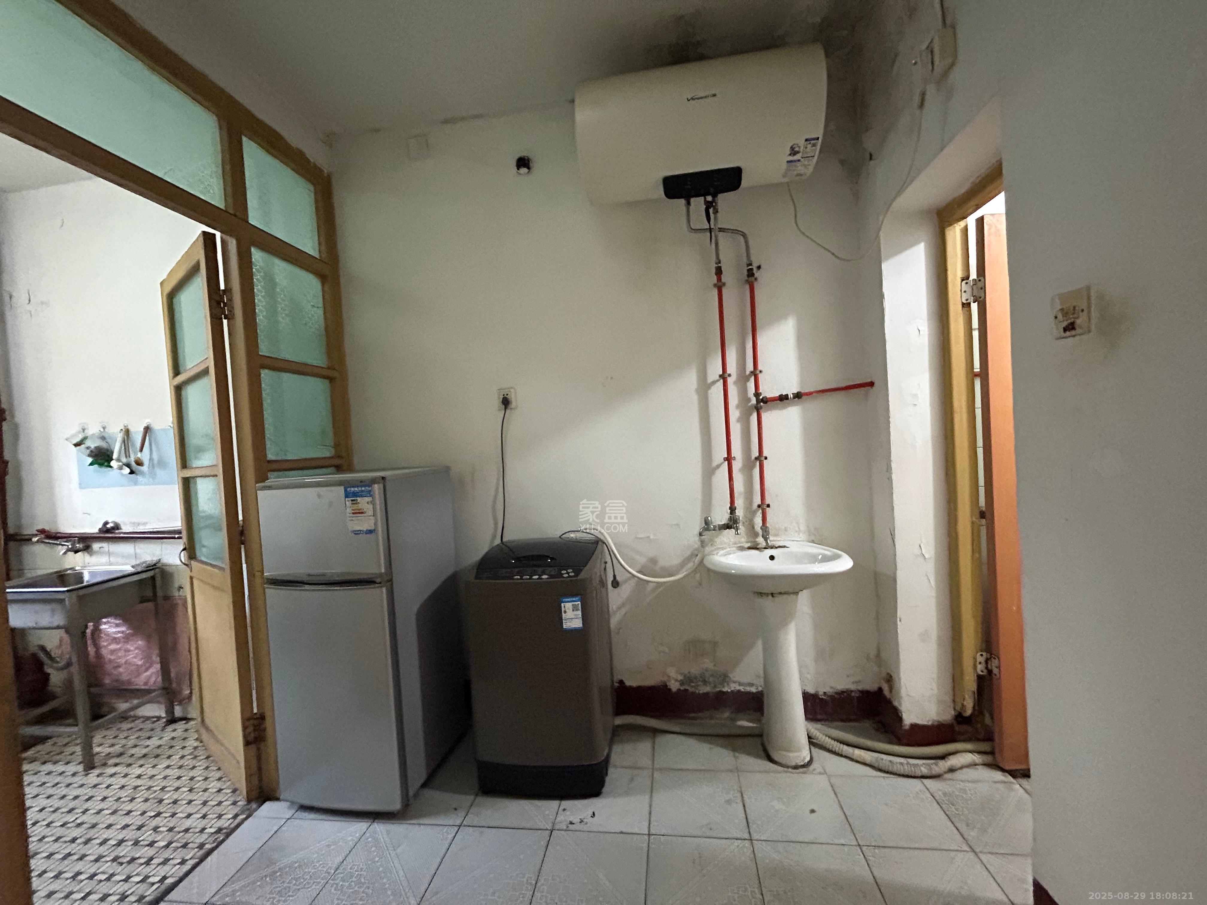 新兴小区(杨家山社区) 2室1厅1卫 1300.0元/月 新兴小区(杨家山社区) 2室1厅1卫 1300.0元/月室内图