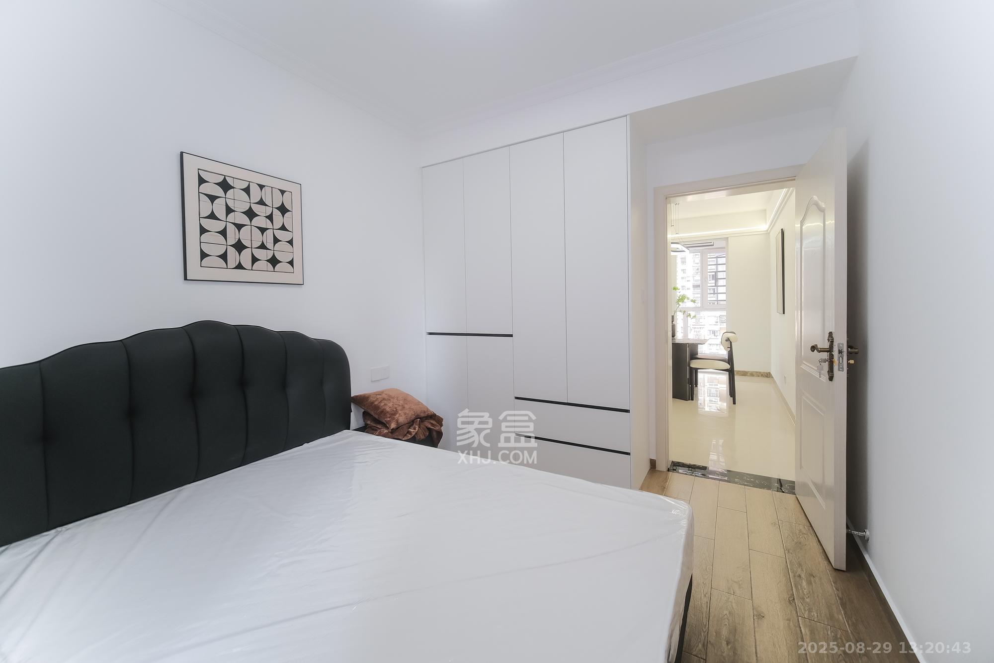 荣盛花语城 4室2厅2卫 98.8万 荣盛花语城 4室2厅2卫 98.8万卧室