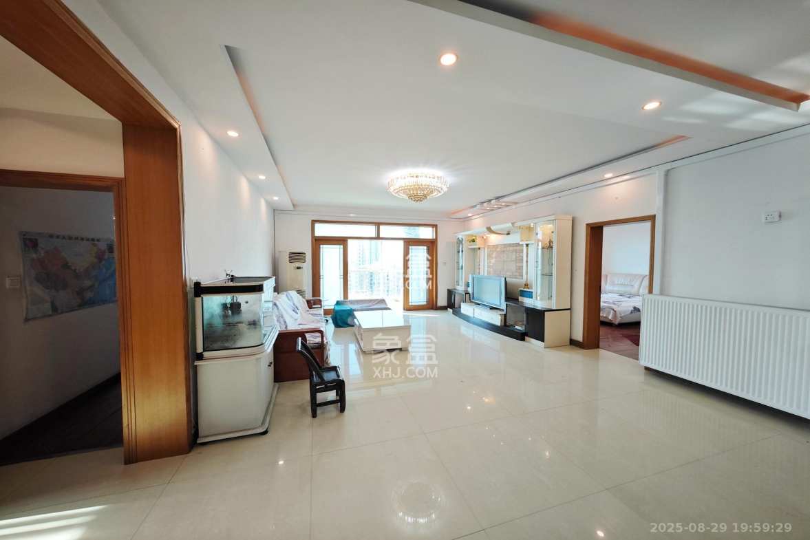 名都花园  4室2厅2卫    110.0万 名都花园  4室2厅2卫    110.0万客厅