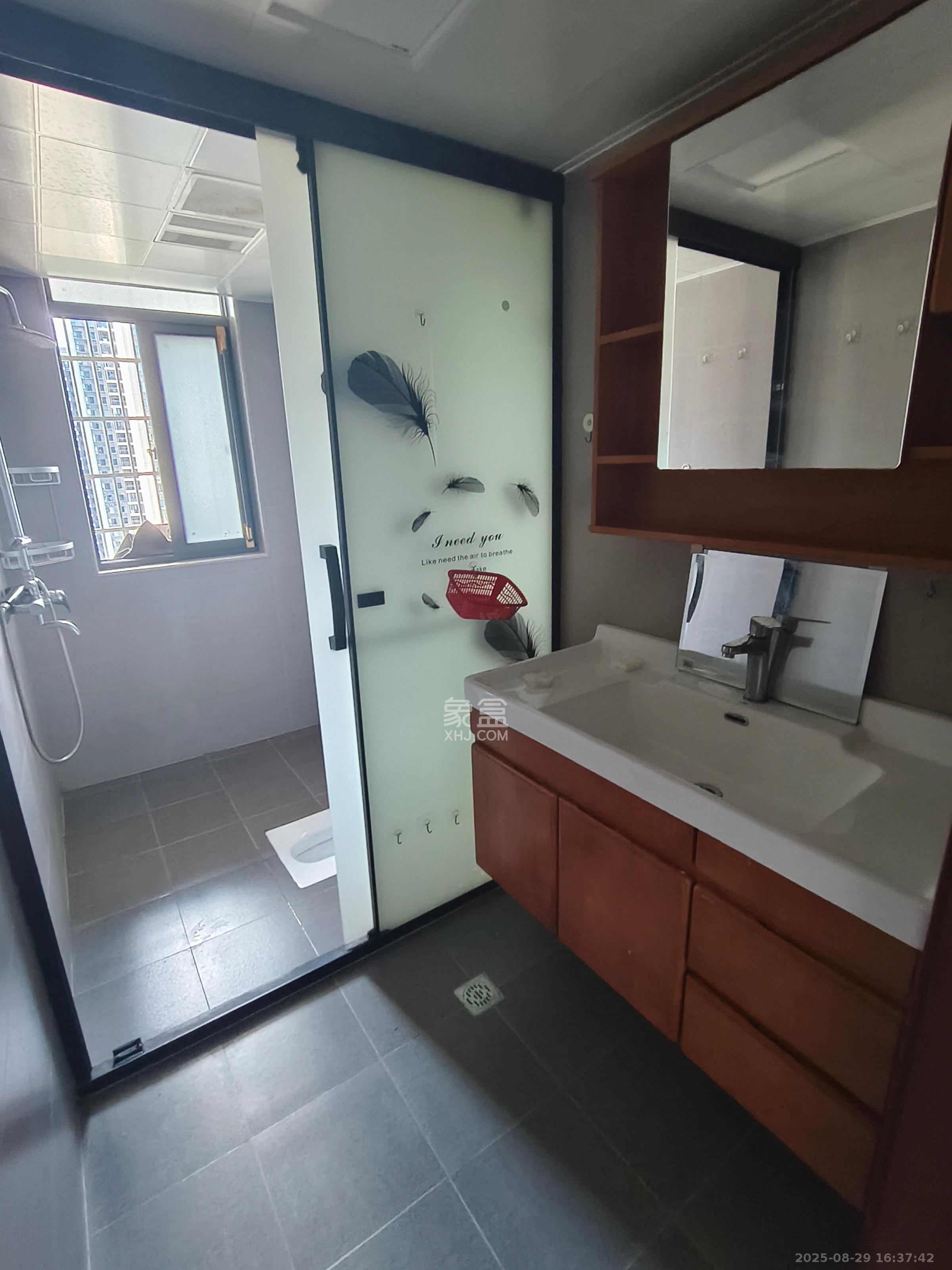 和康园小区  3室1厅2卫    2500.0元/月 和康园小区  3室1厅2卫    2500.0元/月室内图