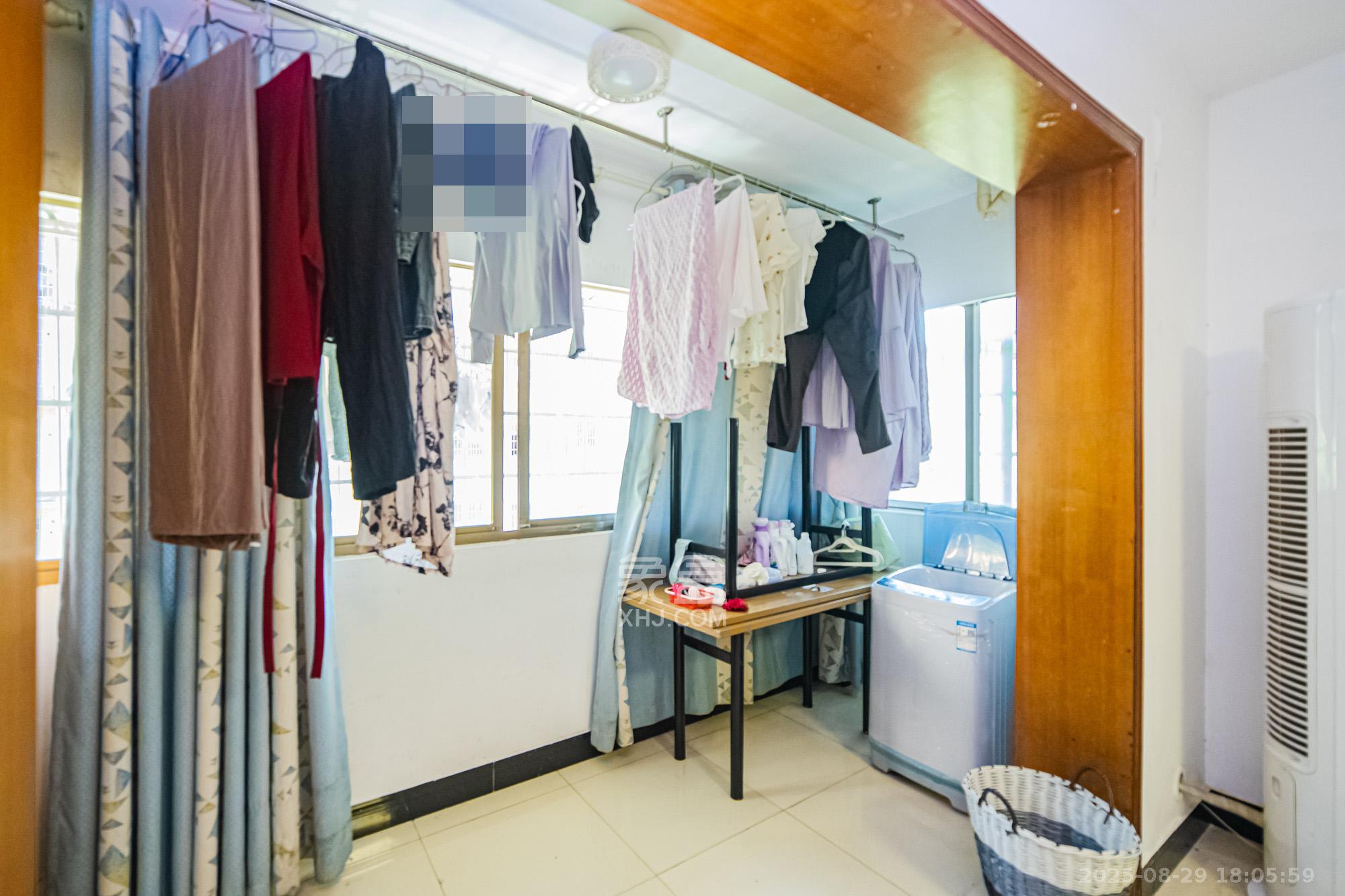 景香苑  2室2厅1卫    55.0万 景香苑  2室2厅1卫    55.0万阳台