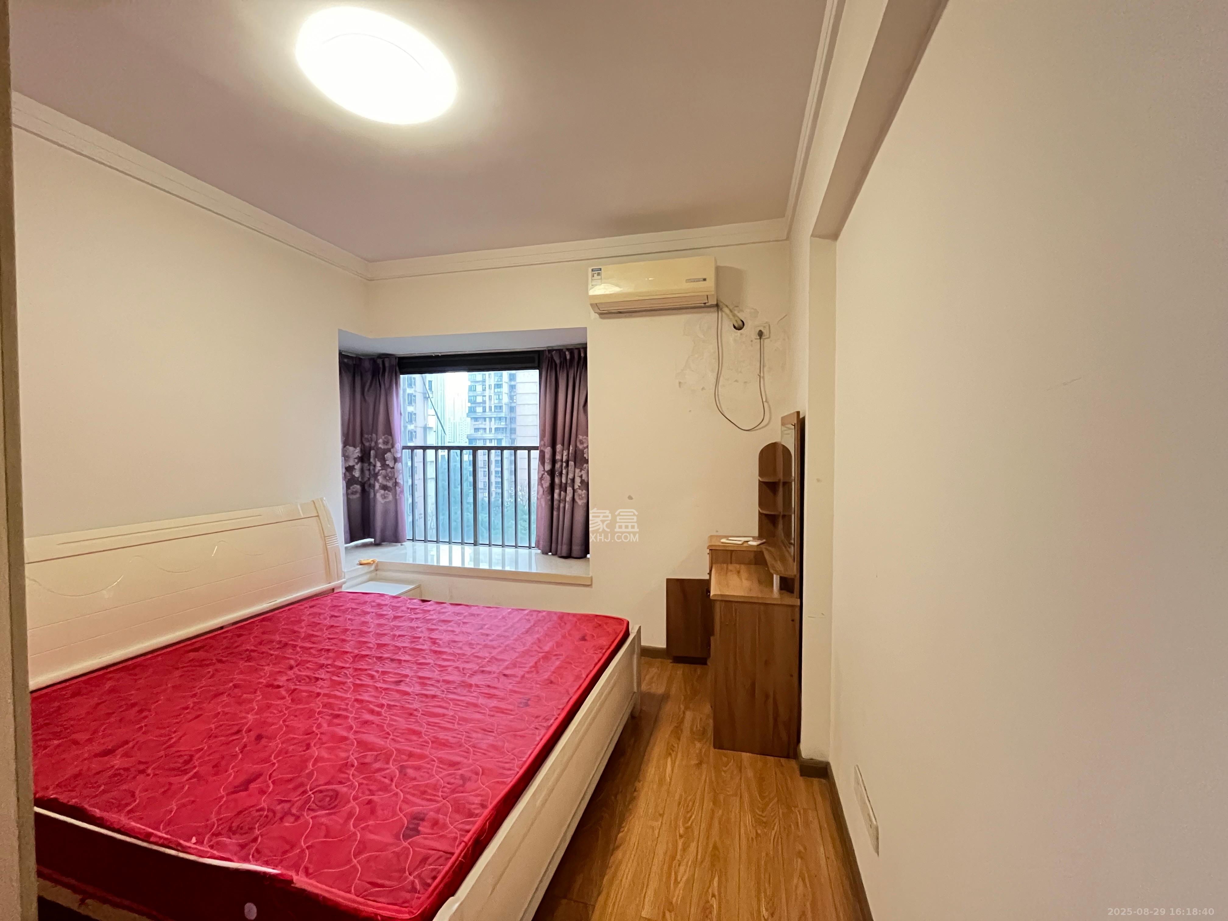 珠江花城三期锦鲤  2室2厅1卫    2200.0元/月 珠江花城三期锦鲤  2室2厅1卫    2200.0元/月