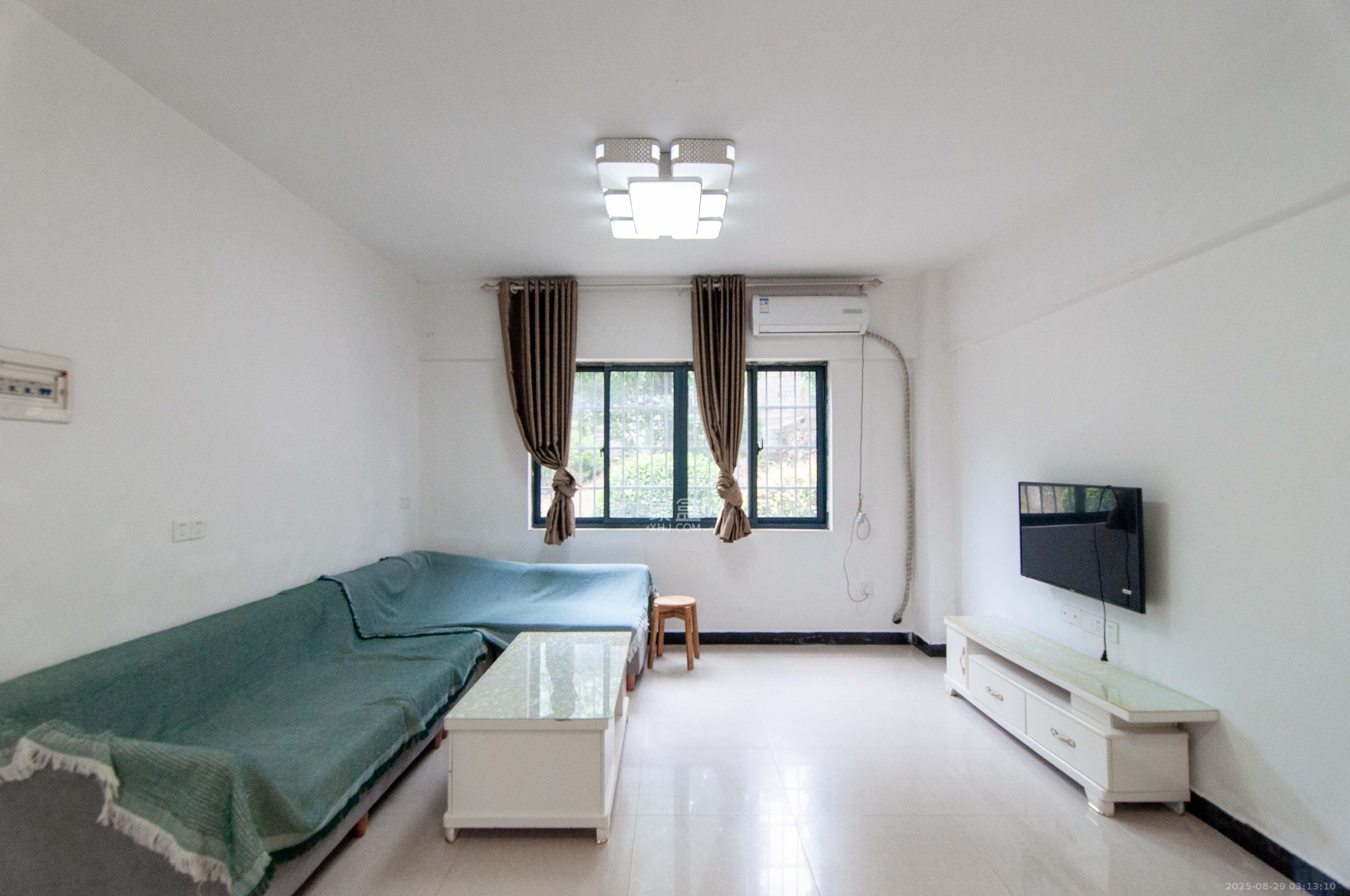 望兴景园二期（望兴西西里）  2室2厅1卫    68.0万客厅