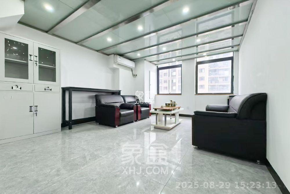 华润置地广场二期  1室1厅1卫    1600.0元/月室内图