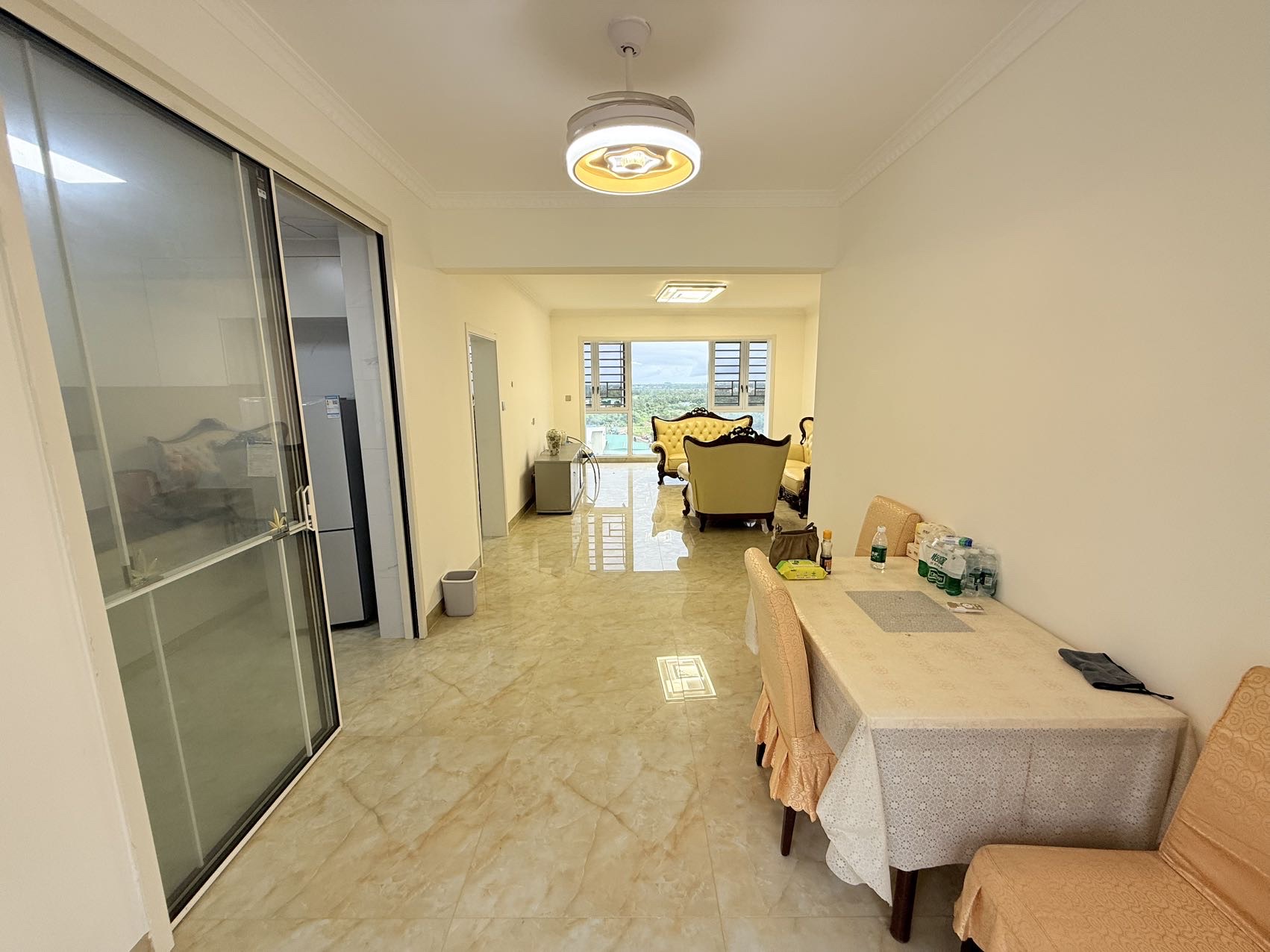 南国中心(琼山区椰航路) 3室2厅2卫 2700.0元/月 南国中心(琼山区椰航路) 3室2厅2卫 2700.0元/月室内图