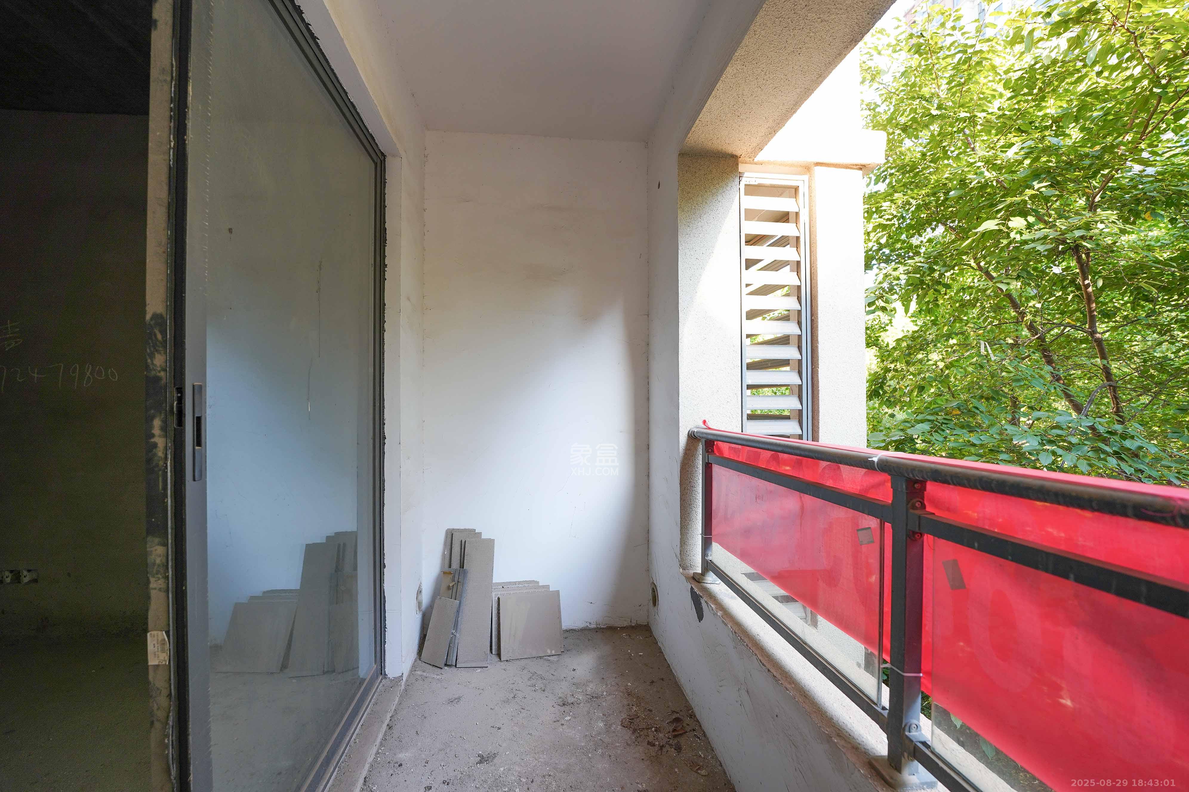 五矿万境蓝山  2室2厅1卫    65.0万阳台