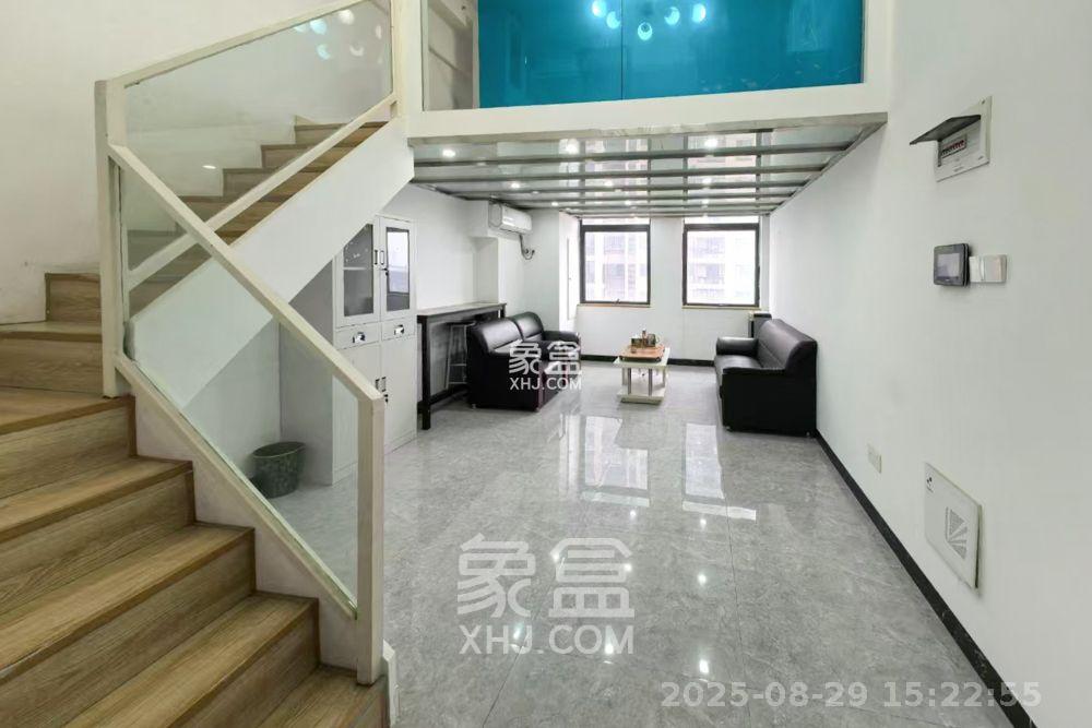 华润置地广场二期  1室1厅1卫    1600.0元/月室内图