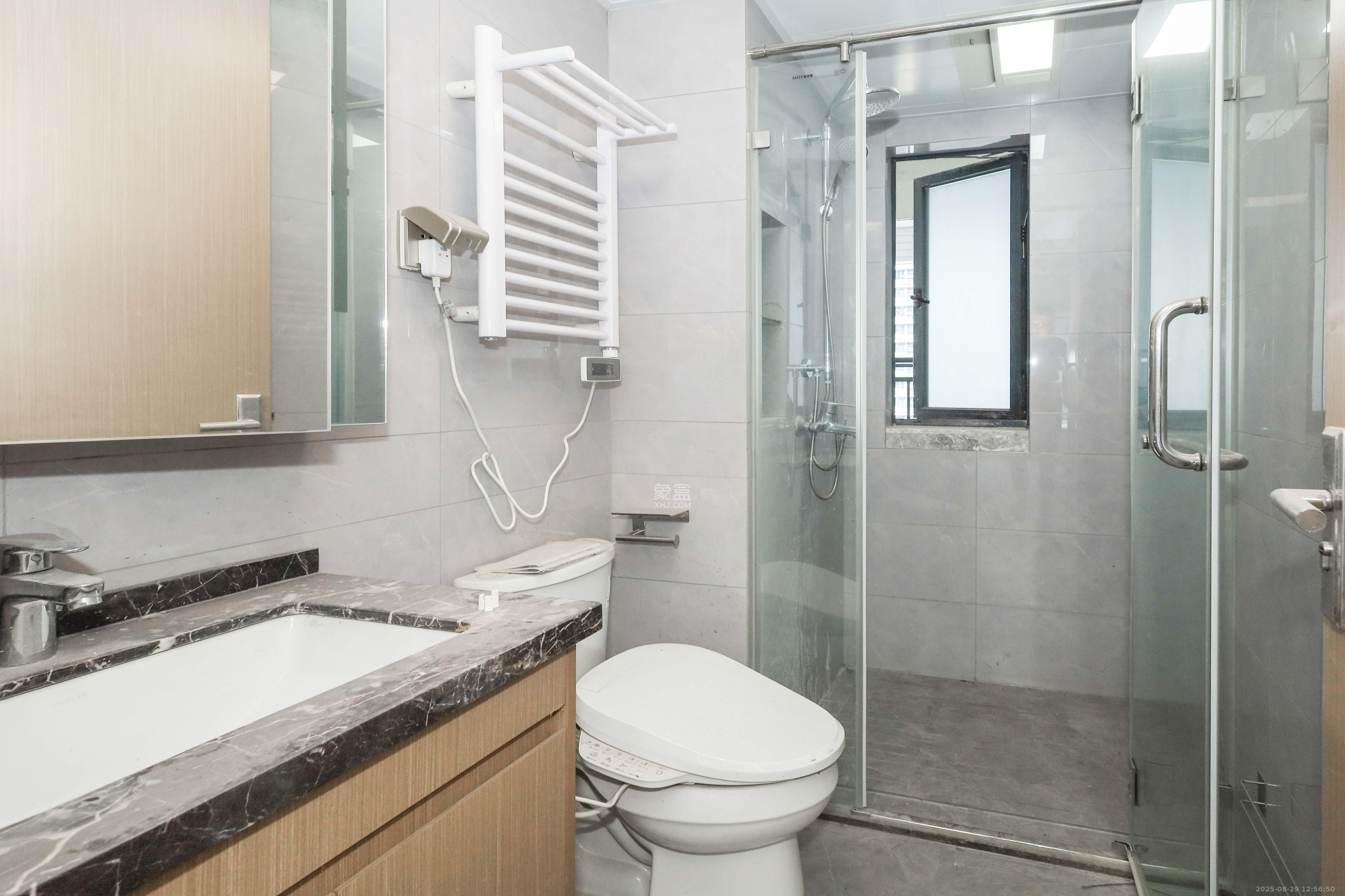 中国铁建湘语梅溪  3室2厅2卫    132.0万 中国铁建湘语梅溪  3室2厅2卫    132.0万卫生间