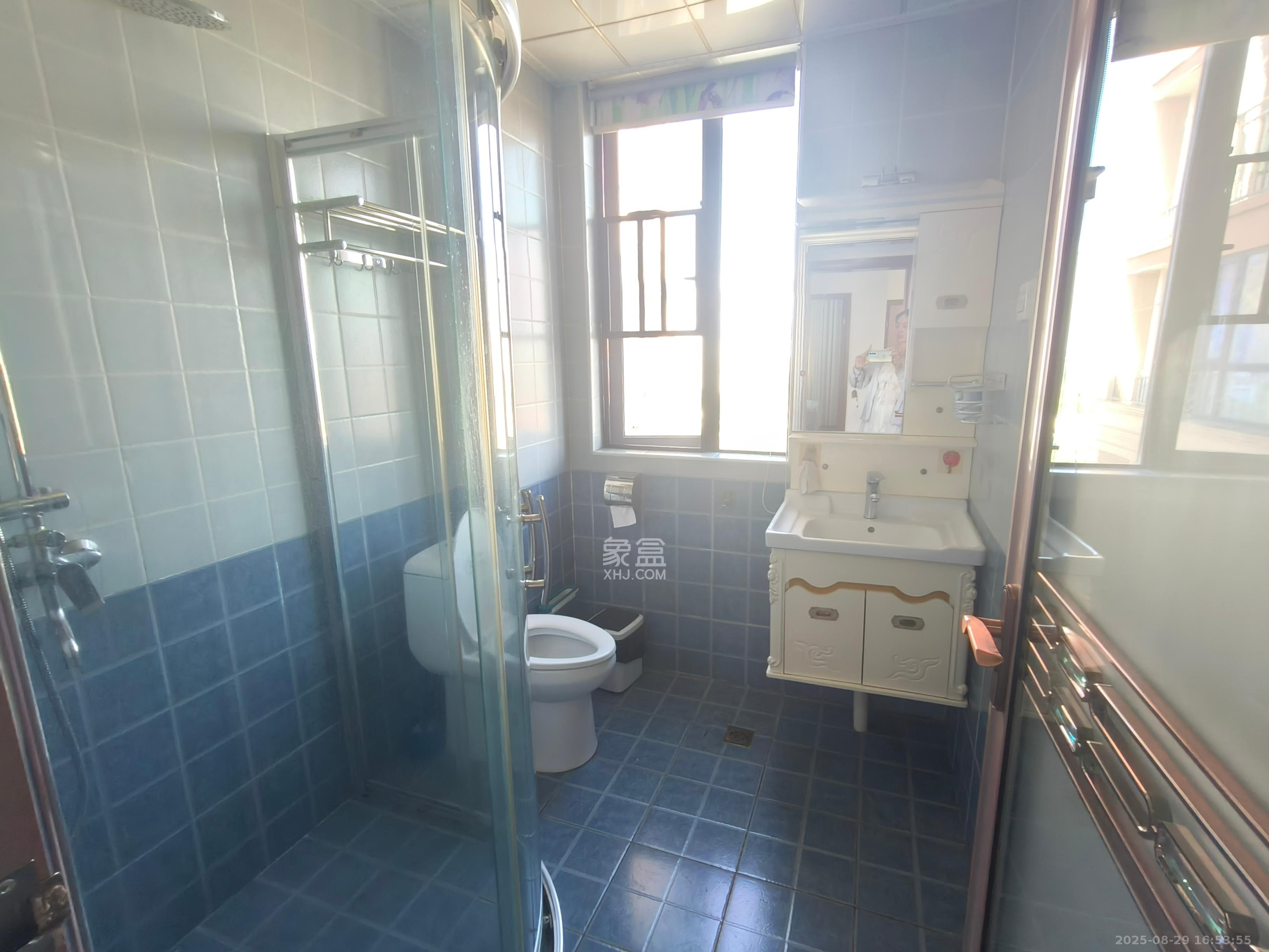 湘诚德峰小区B区  3室1厅1卫    2500.0元/月室内图