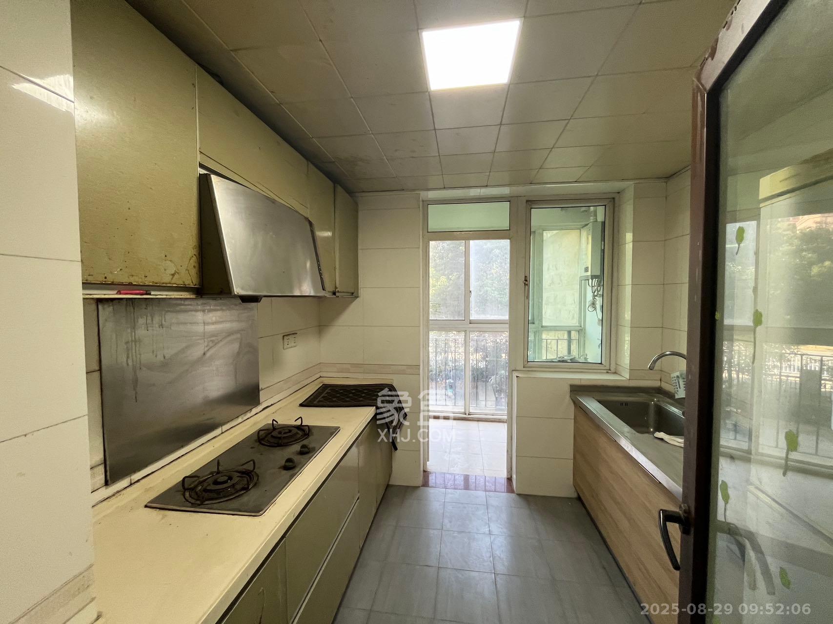 珠江花城一期桂苑  3室2厅1卫    2200.0元/月 珠江花城一期桂苑  3室2厅1卫    2200.0元/月室内图